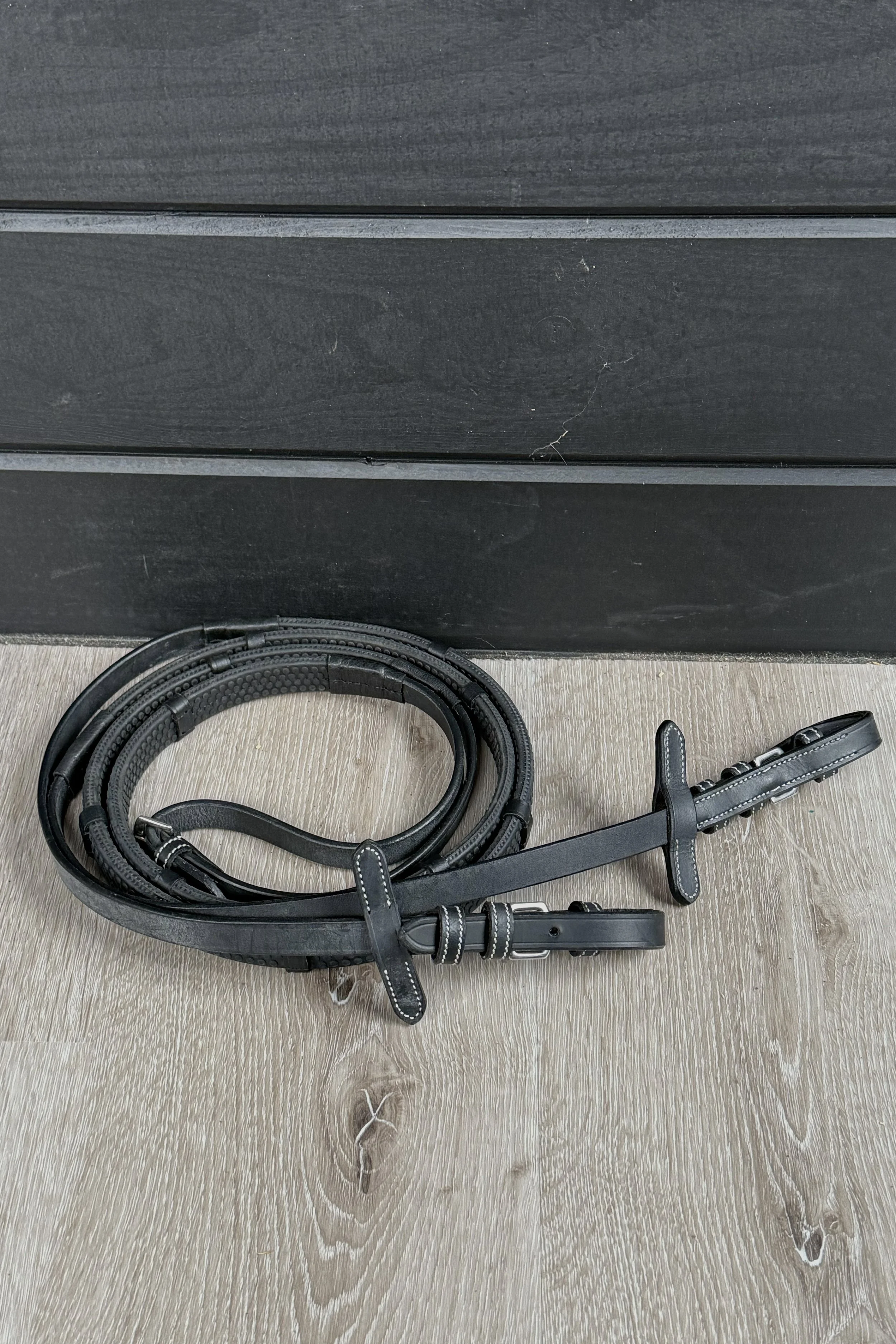 Millbrook Rubber Reins In Black - Full