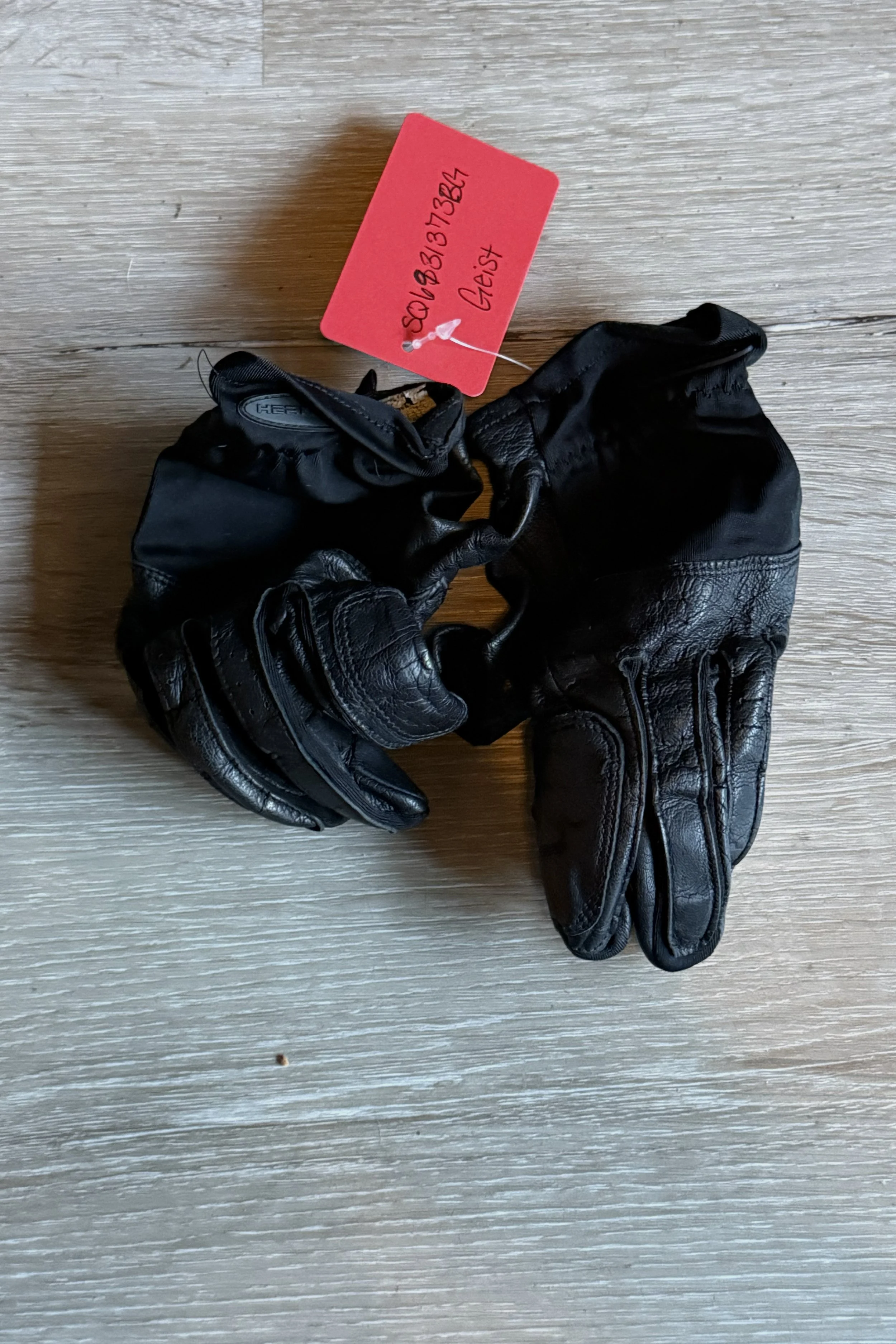 Leather gloves 2.jpg