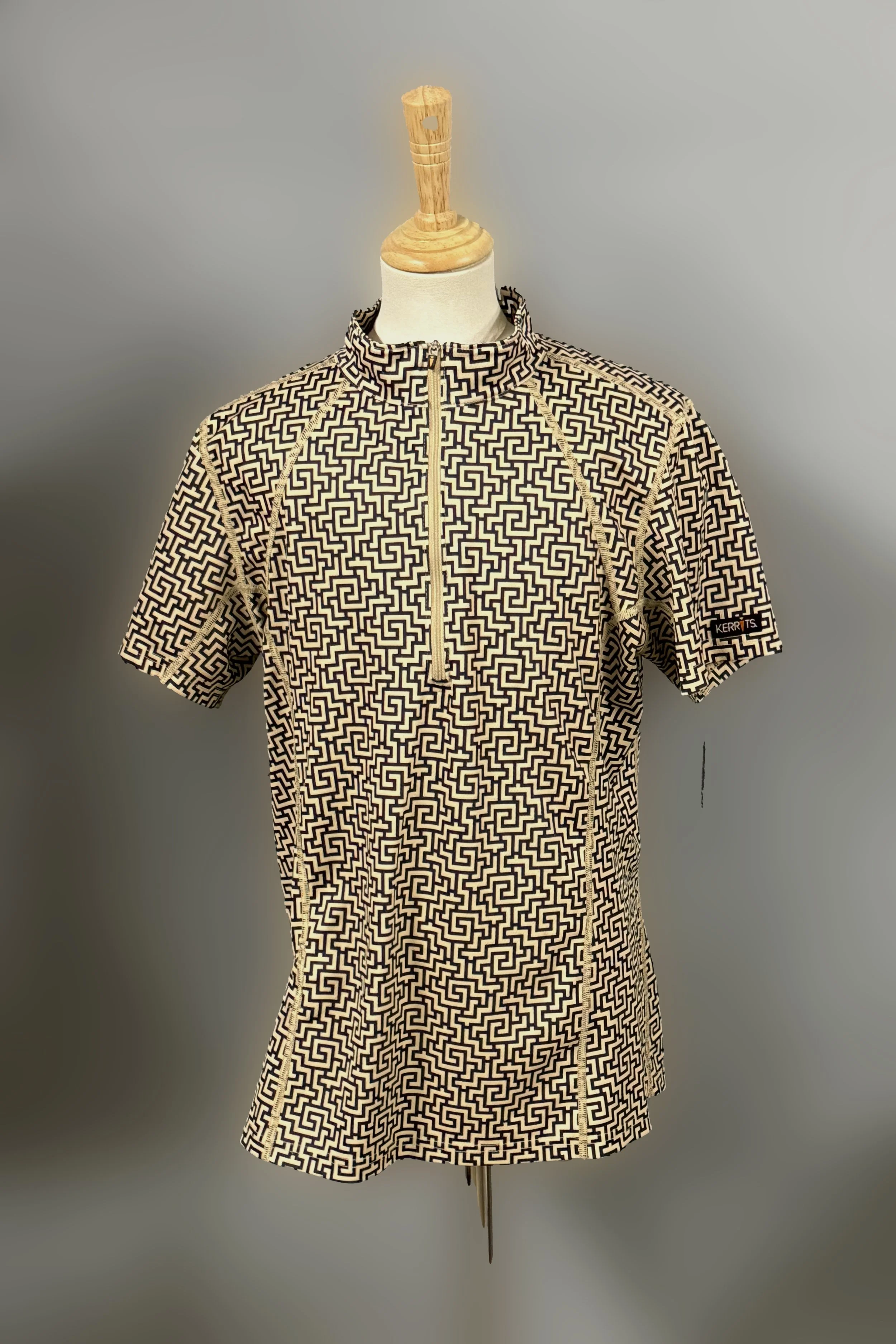 Kerrits Short Sleeve 1/4 Zip In Maze Pattern - Medium
