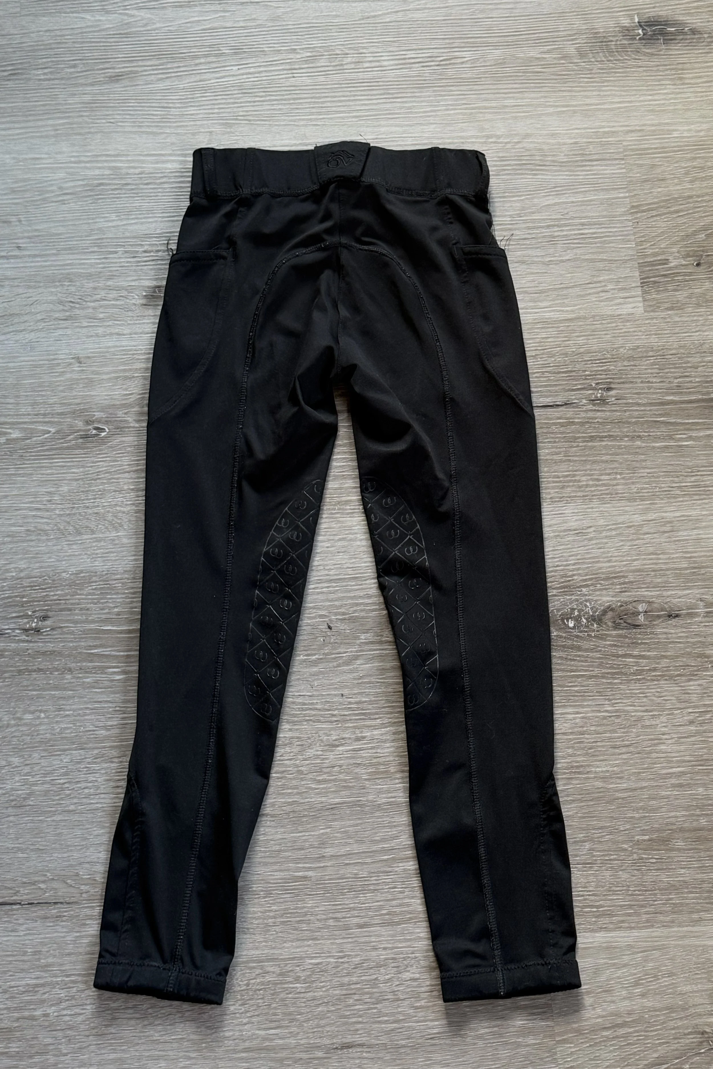 Black Ovation 1 .jpg