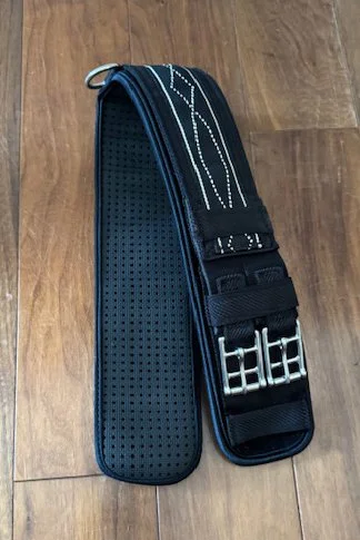 Oaklyn Terra Dressage Girth In Black - 28"