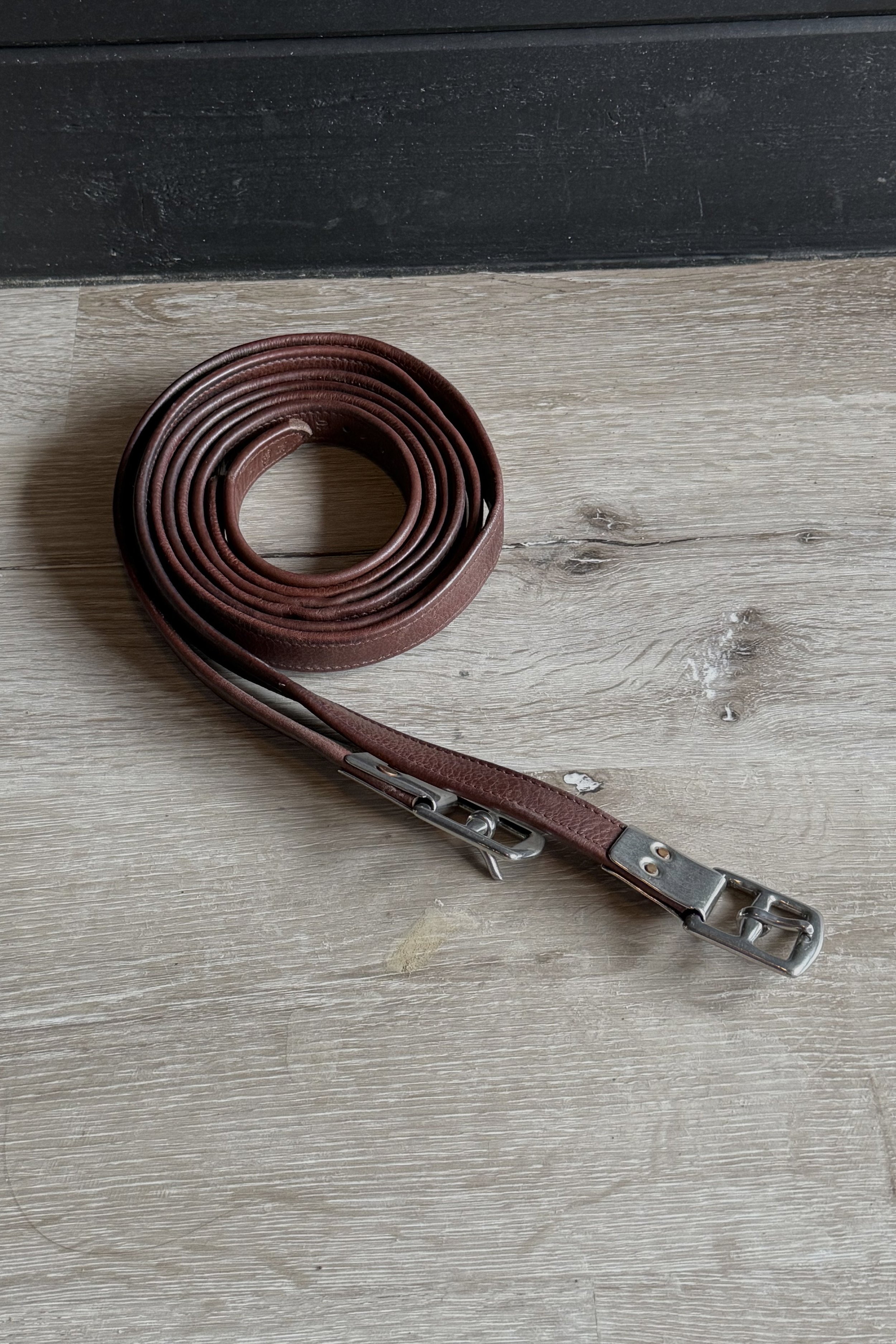 Henri De Rivel Stirrup Leathers In Brown - 54"