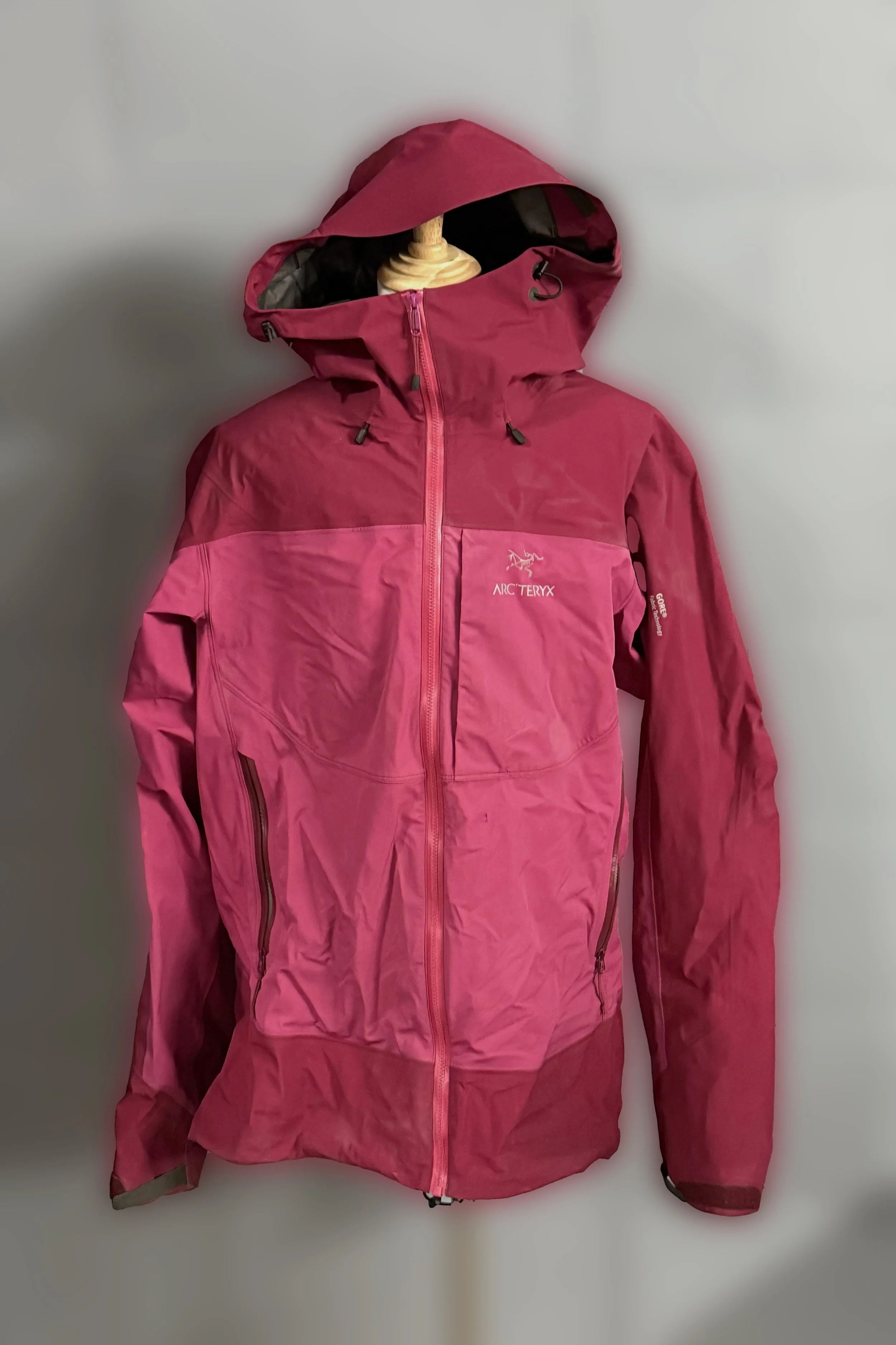 ARC'TERYX Alpha Lightweight Womens Anorak In Raspberry - Large