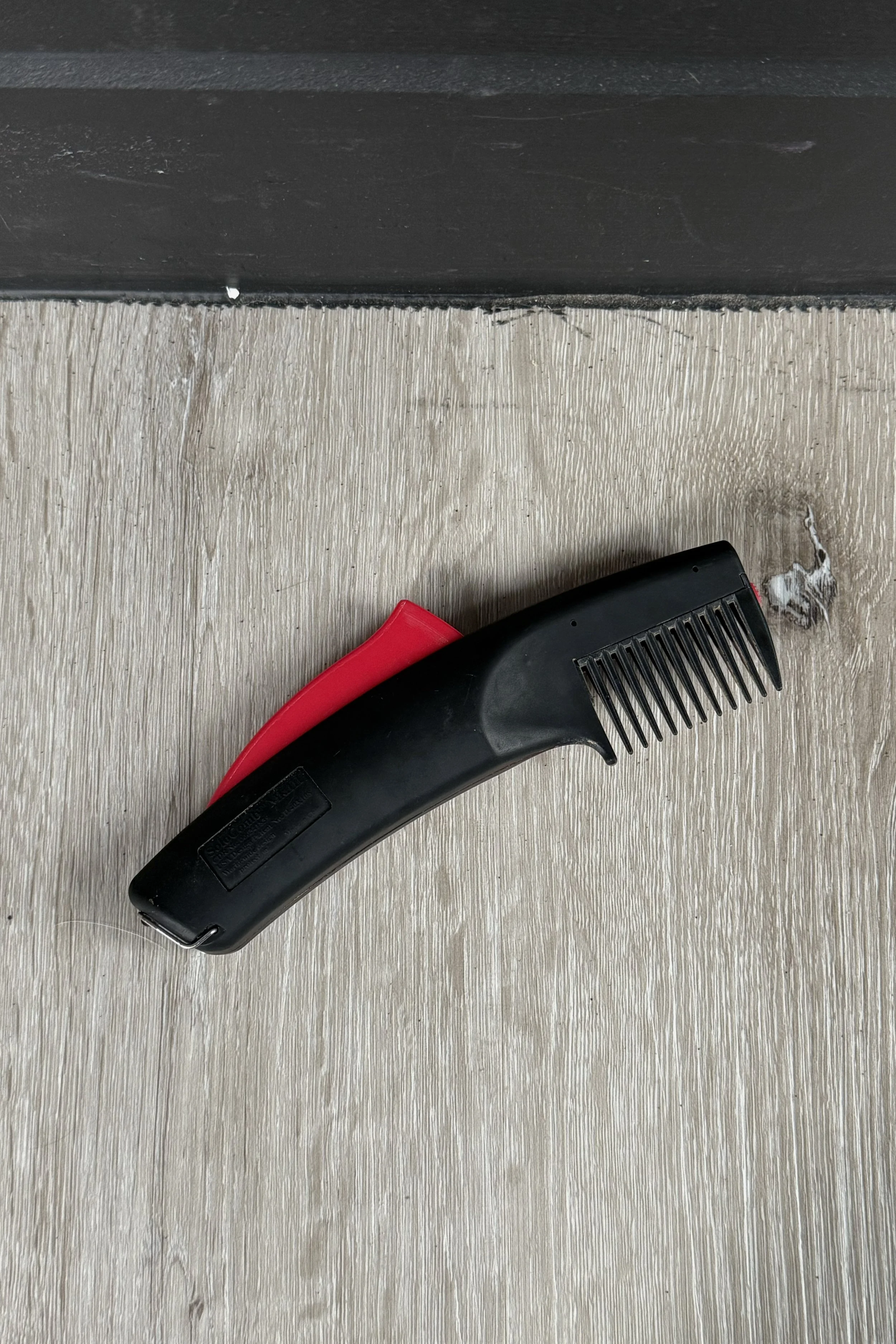 SoloComb Horse Mane Comb In Black & Red