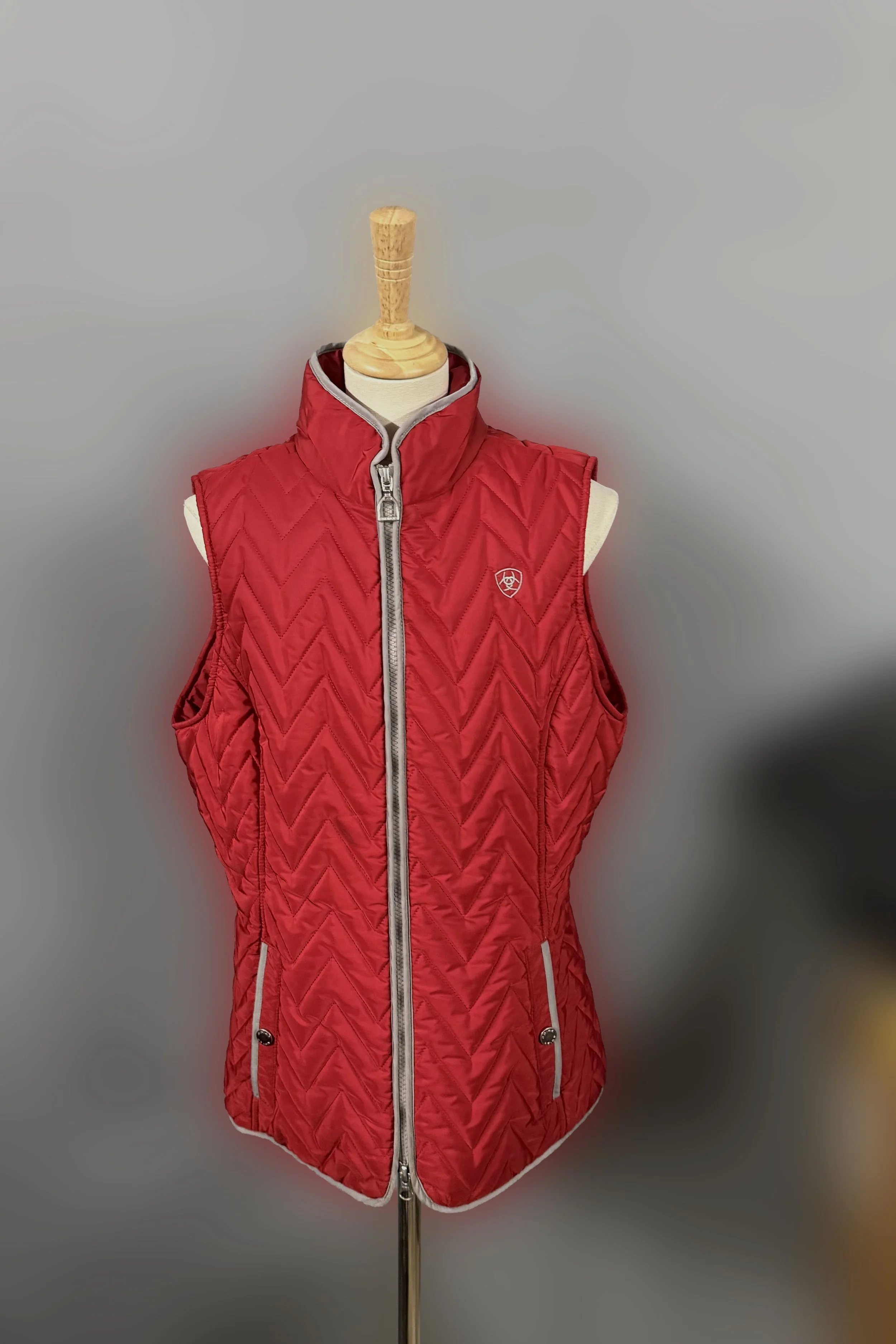 ariat red Vest 1 .jpg