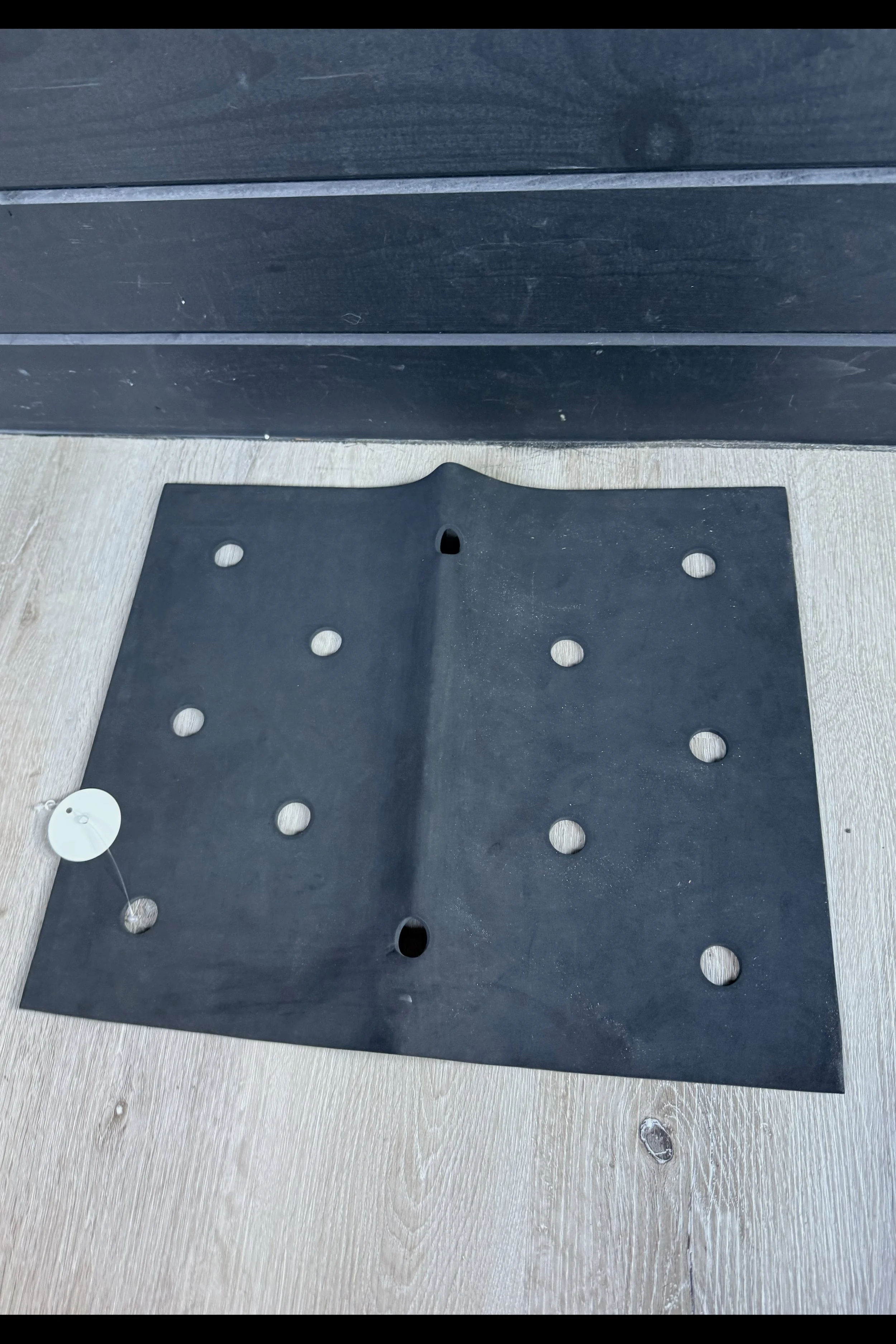 Vented No Slip Pad - Black