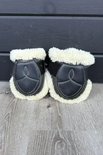 Kentucky Leather Sheepskin Hind Boots in Black- Full