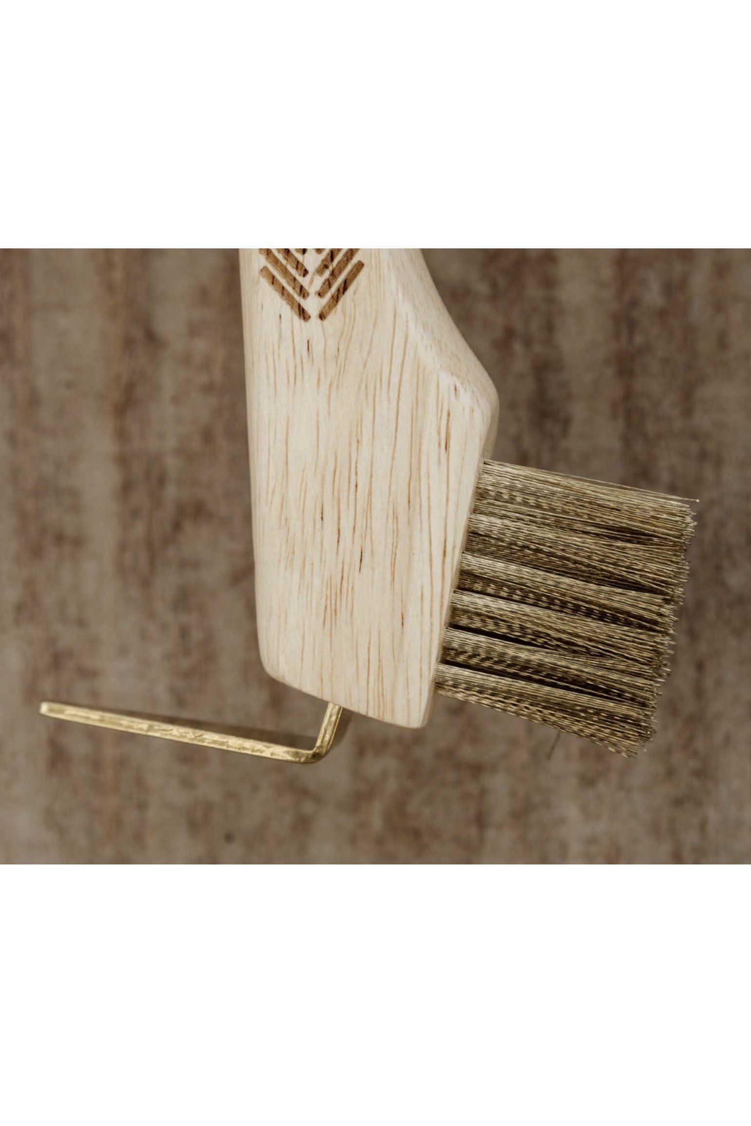Grooming Deluxe By Kentucky Horsewear - Hoof Pick with Metal Bristle & Magnet - 2nd Round Equestrian