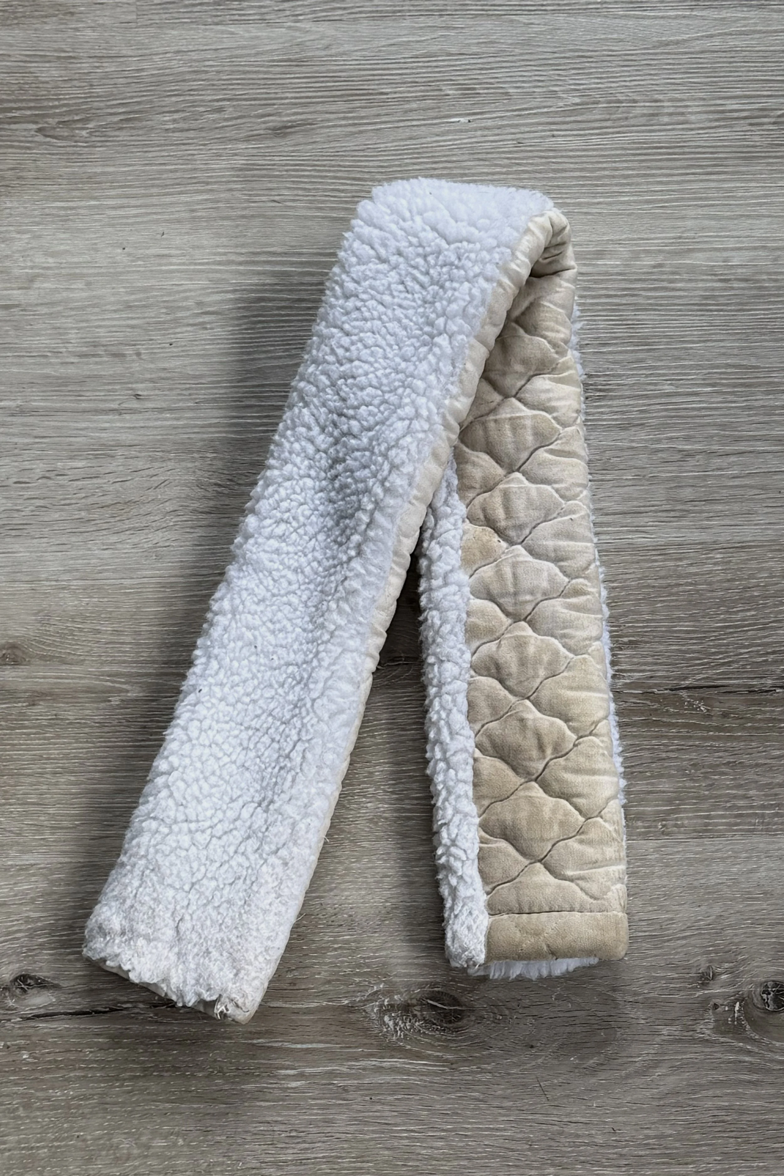 Fleece Girth Cover In White - 39" (end to end)