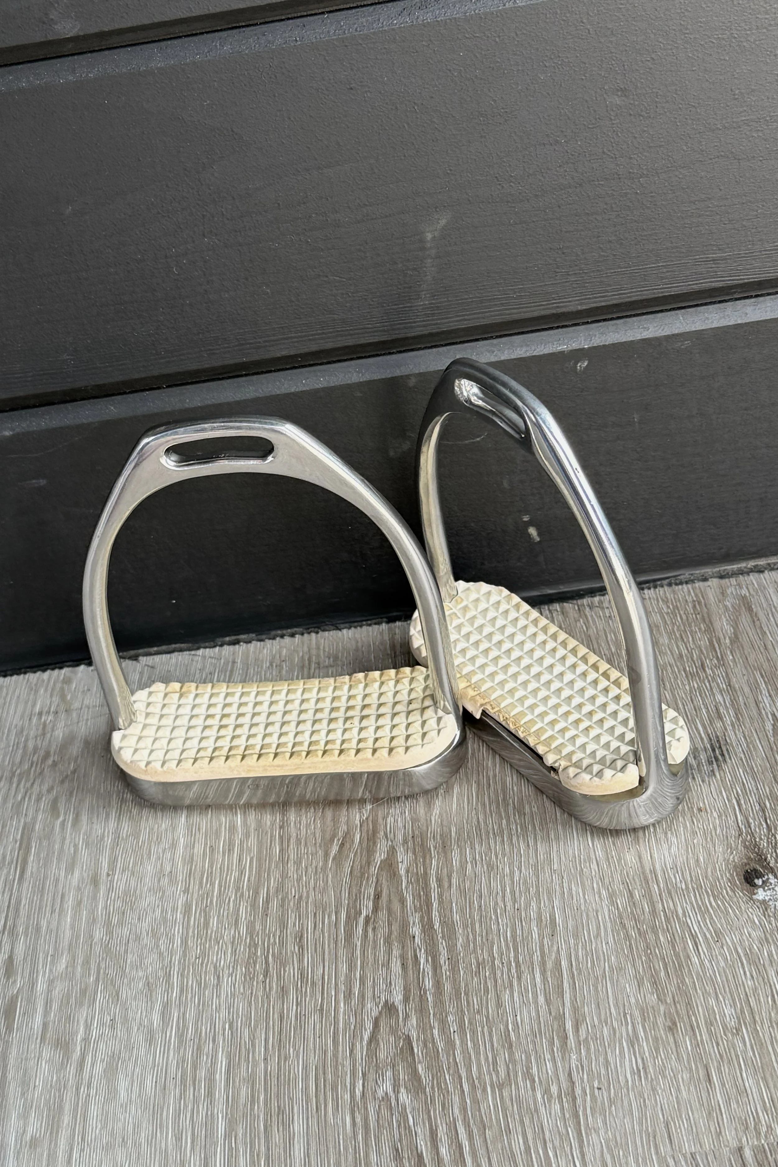 Centaur Fillis Stirrup Irons - 4 1/4"