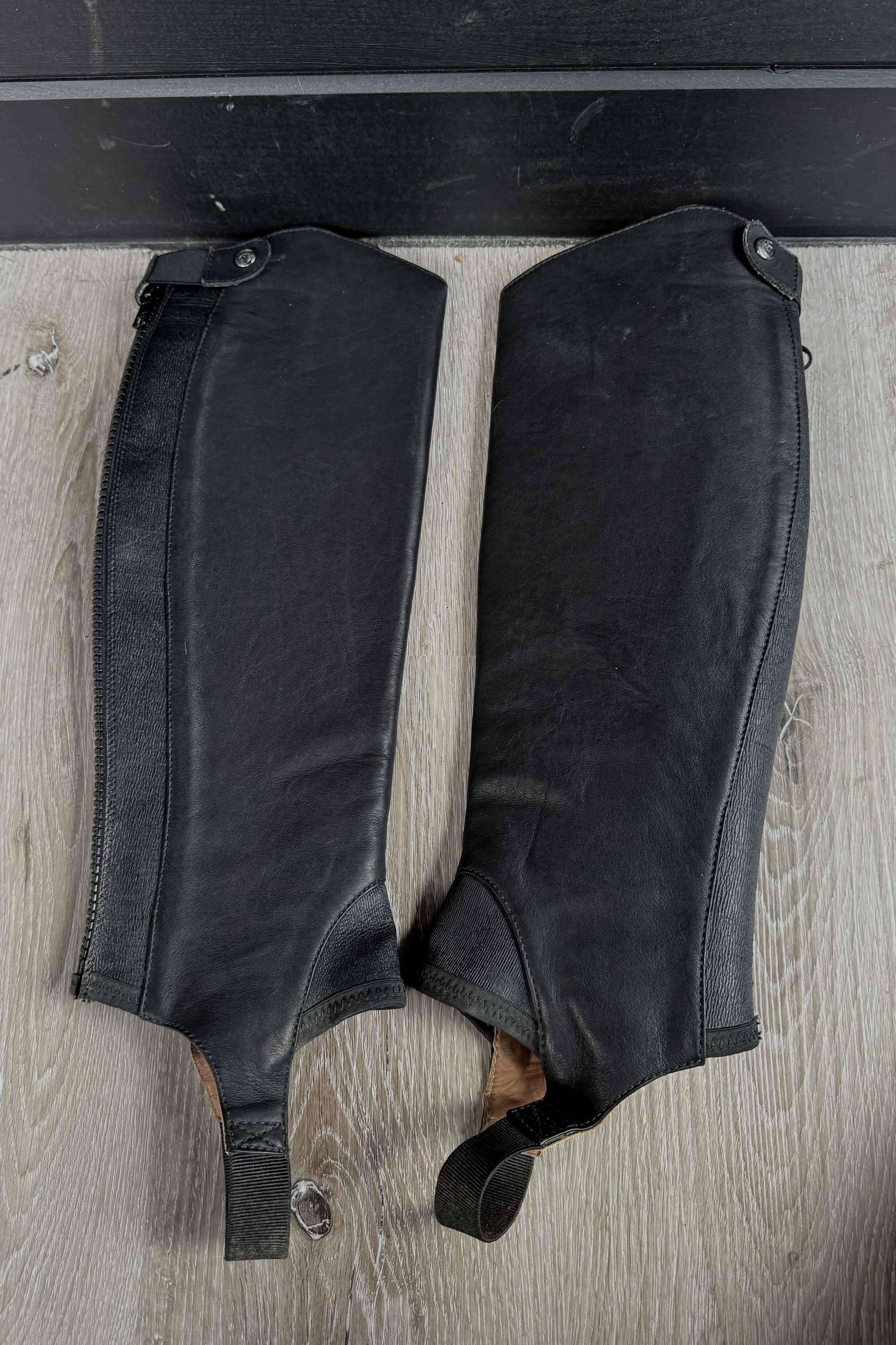 Ariat Close Contact Half Chaps In Black - Small