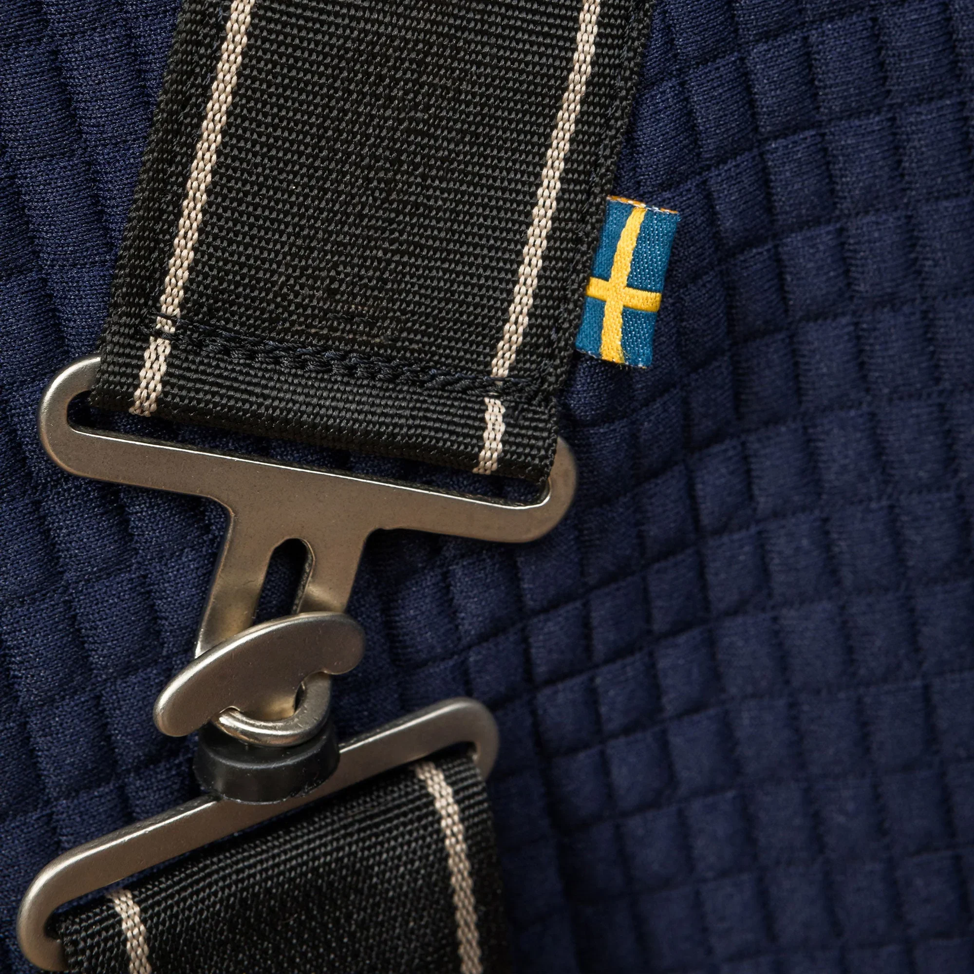 2144_Quick_Cooler_Rug_Navy_Detail_06.jpg.webp
