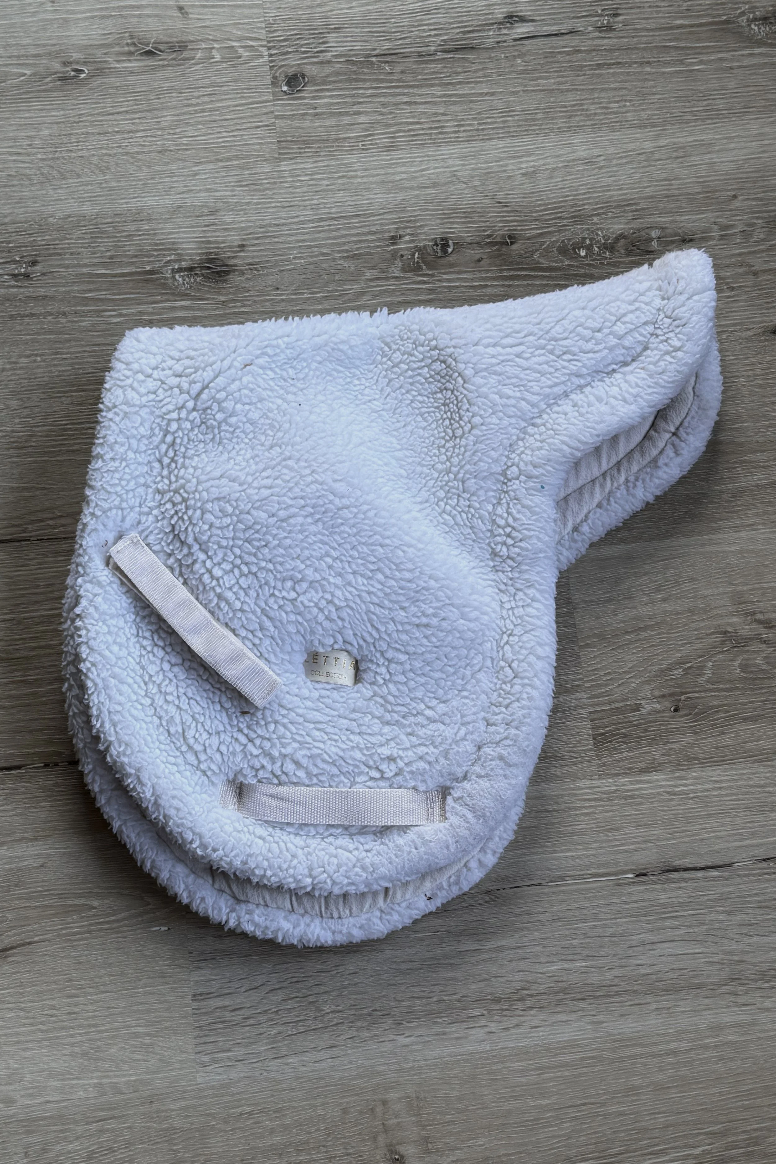 Lettia Close Contact Wonder Pad In White - 16-16.5"