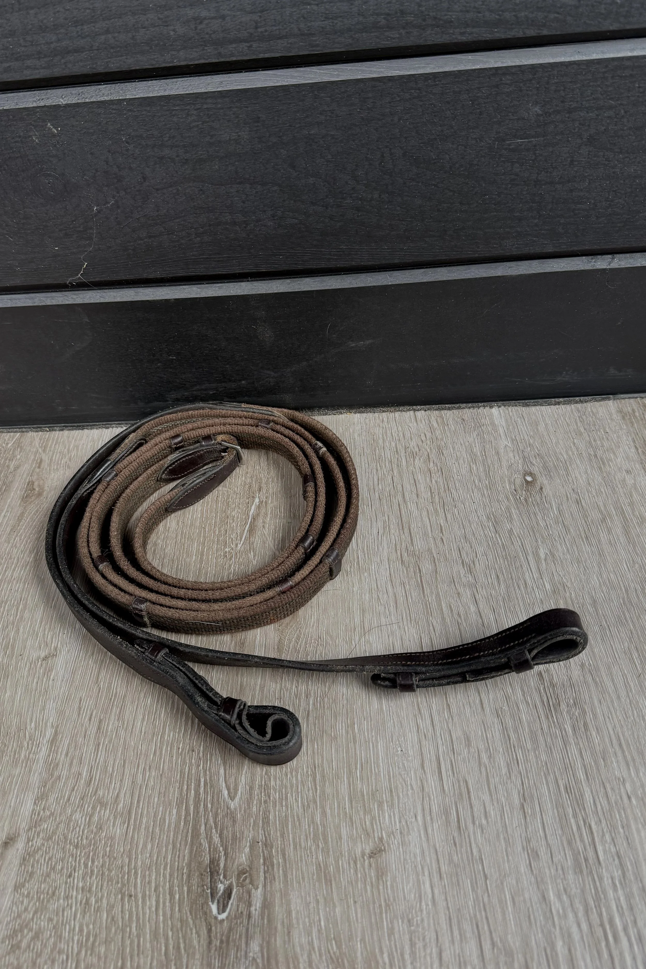 Web Anti-Slip Reins In Dark Brown - Full