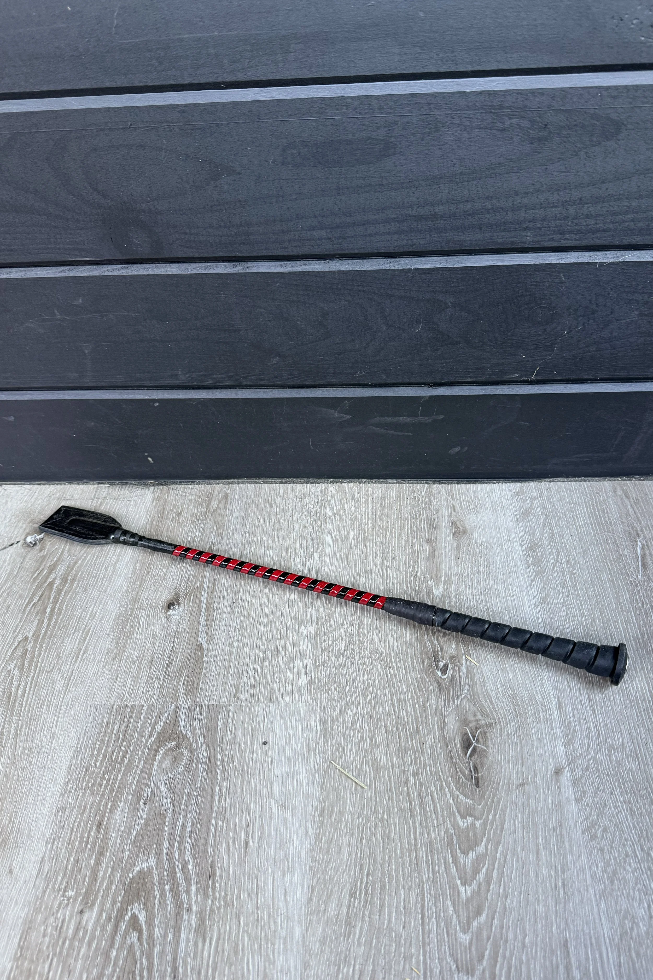 Walsh Jumper Whip in Black and Red - 21"
