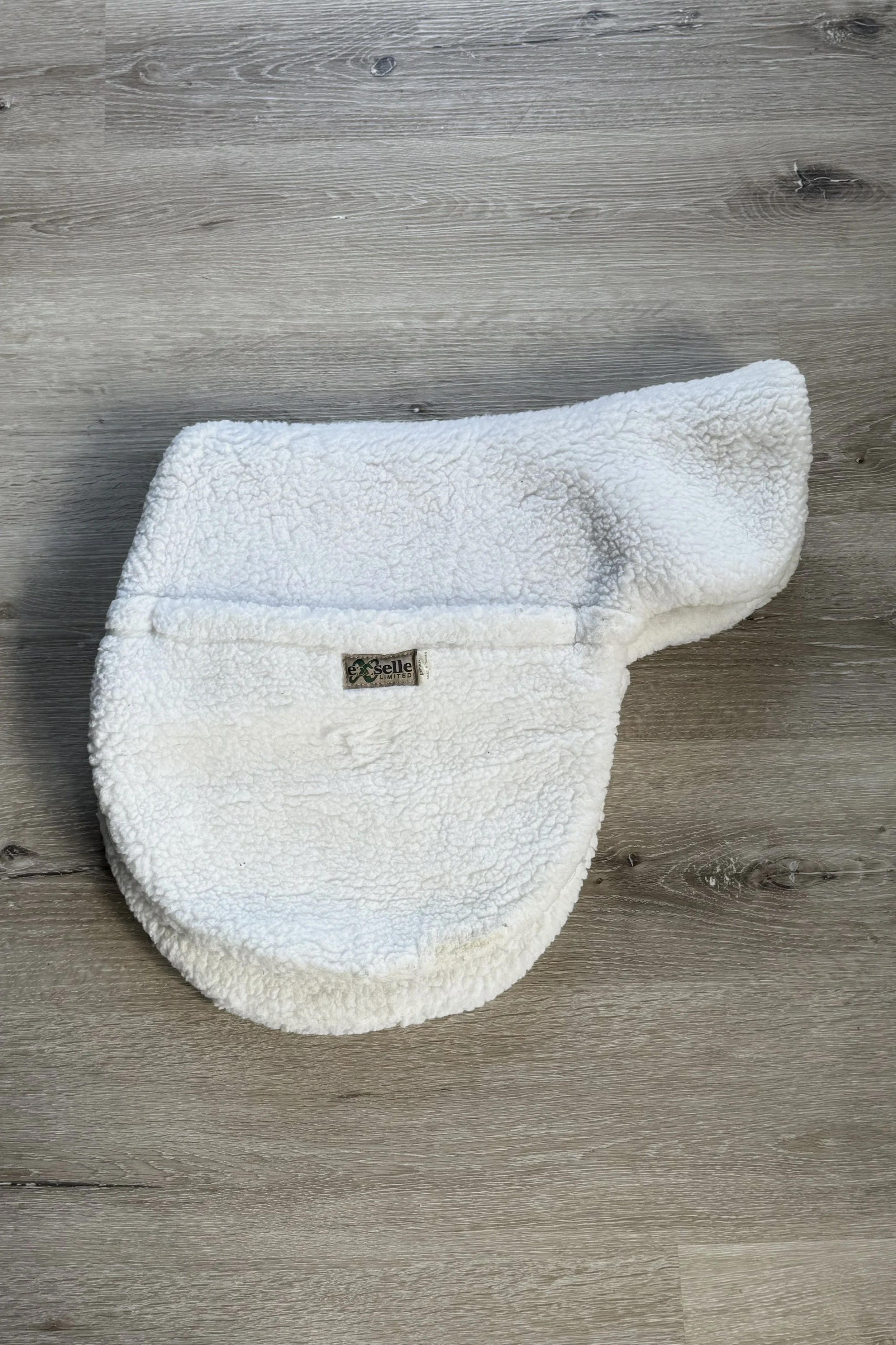 Exselle Fleece Contour Pad In White - Pony (15-15.5")