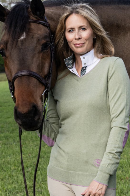 Essex Classics Trey V-Neck Sweater In Moss Green With Mauve