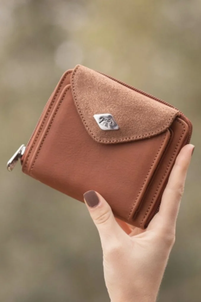 Penelope Clemence Wallet In Cognac Glitter
