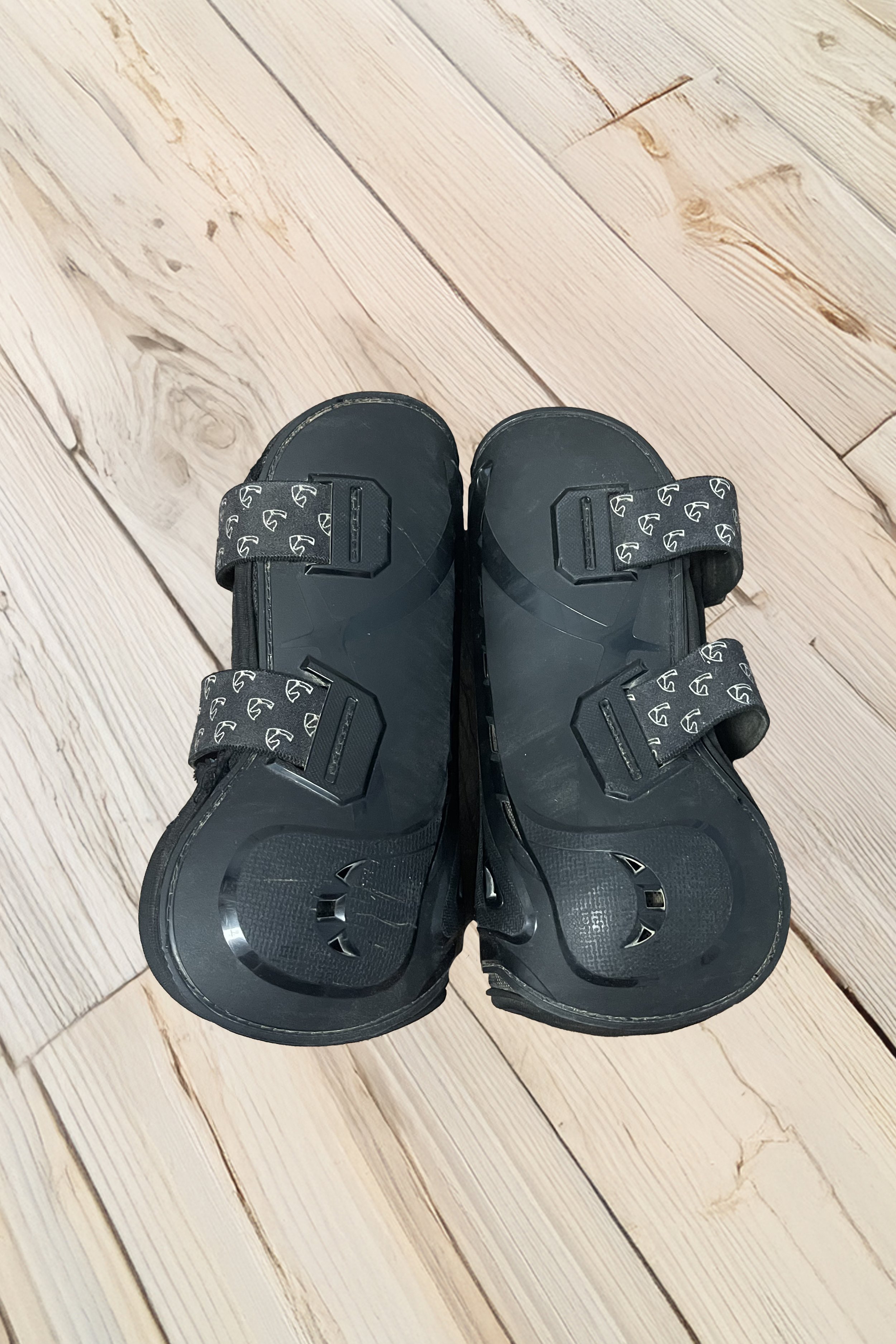 tendon boots 1 .jpg