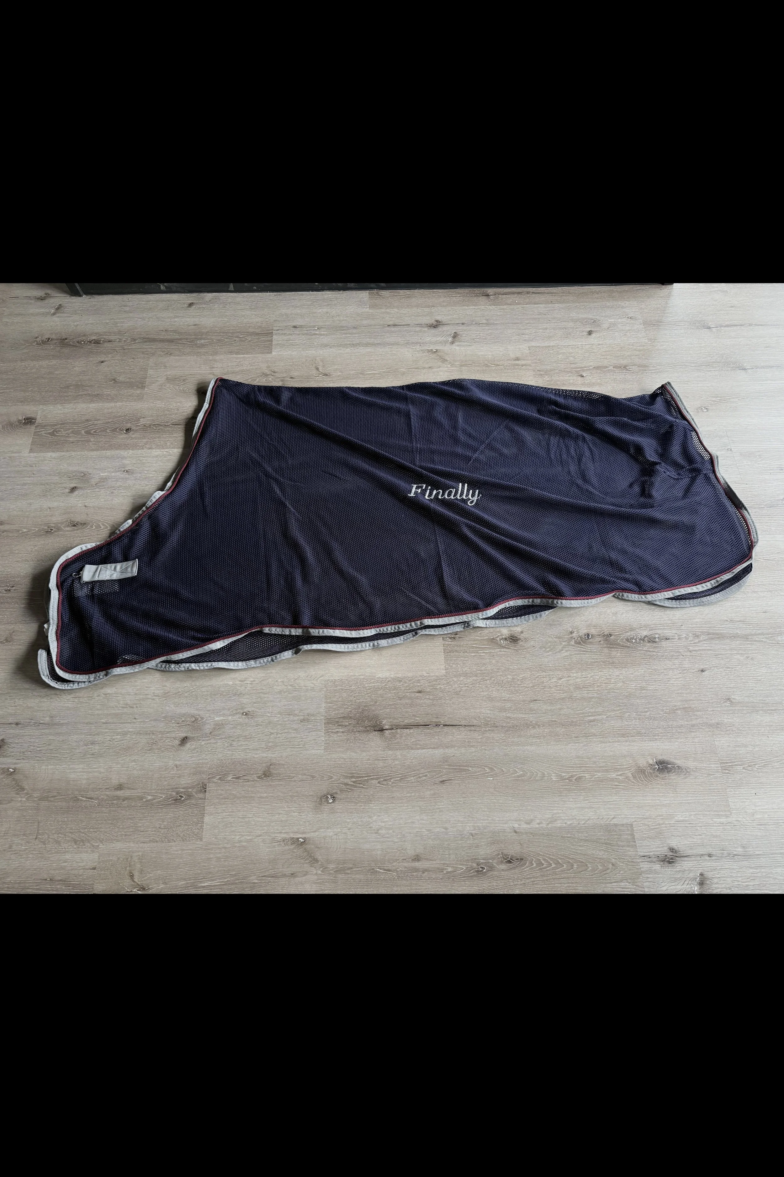 Anti-Sweat Scrim In Navy With Silver Trim & Burgundy Piping - 76"