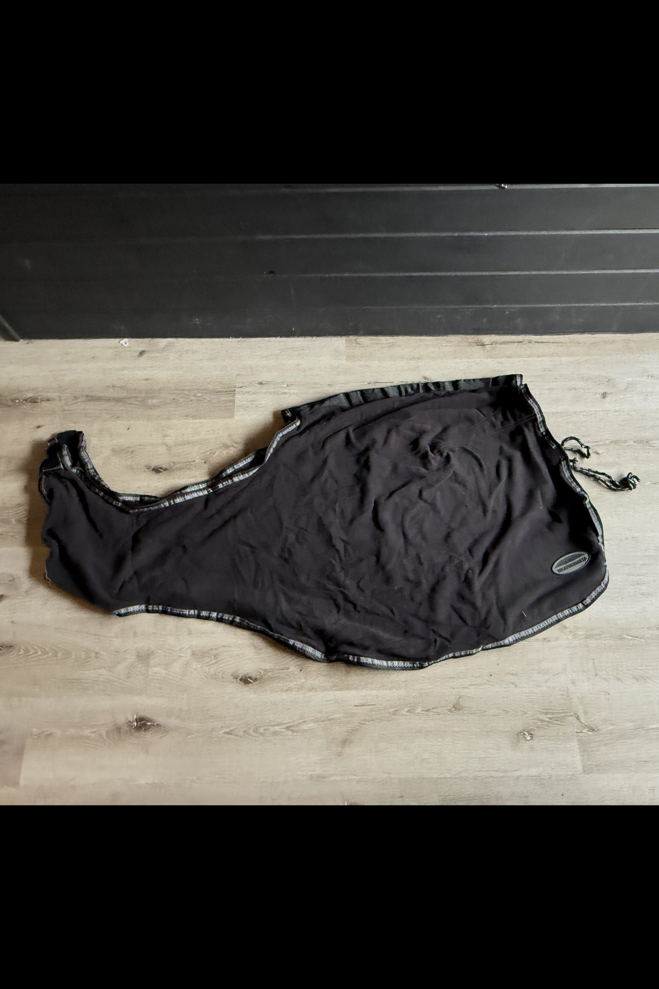 WeatherBeeta Anti Static Fleece Quarter Sheet In Black/Silver - Cob