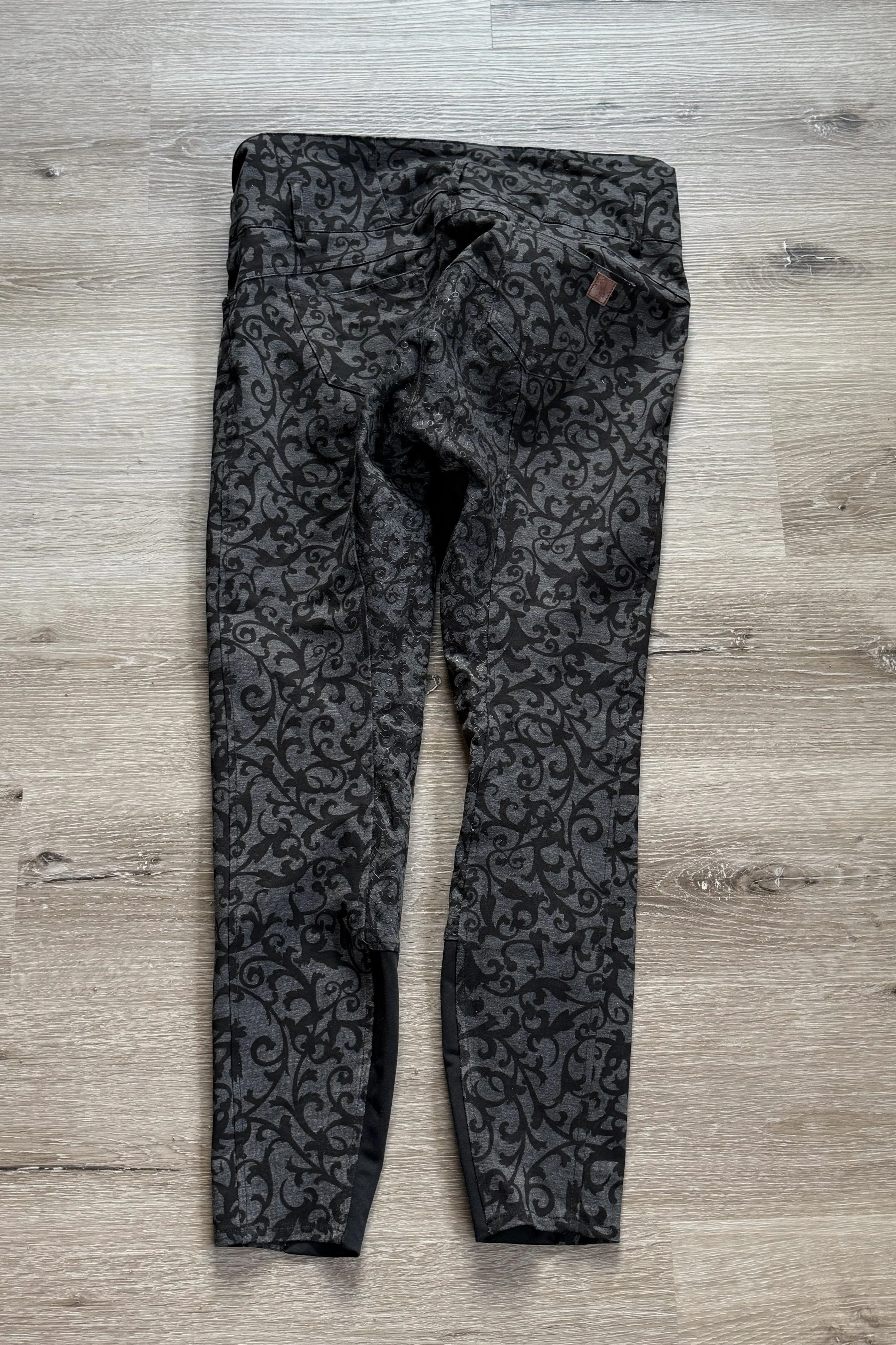 horze black paisley 1.jpg