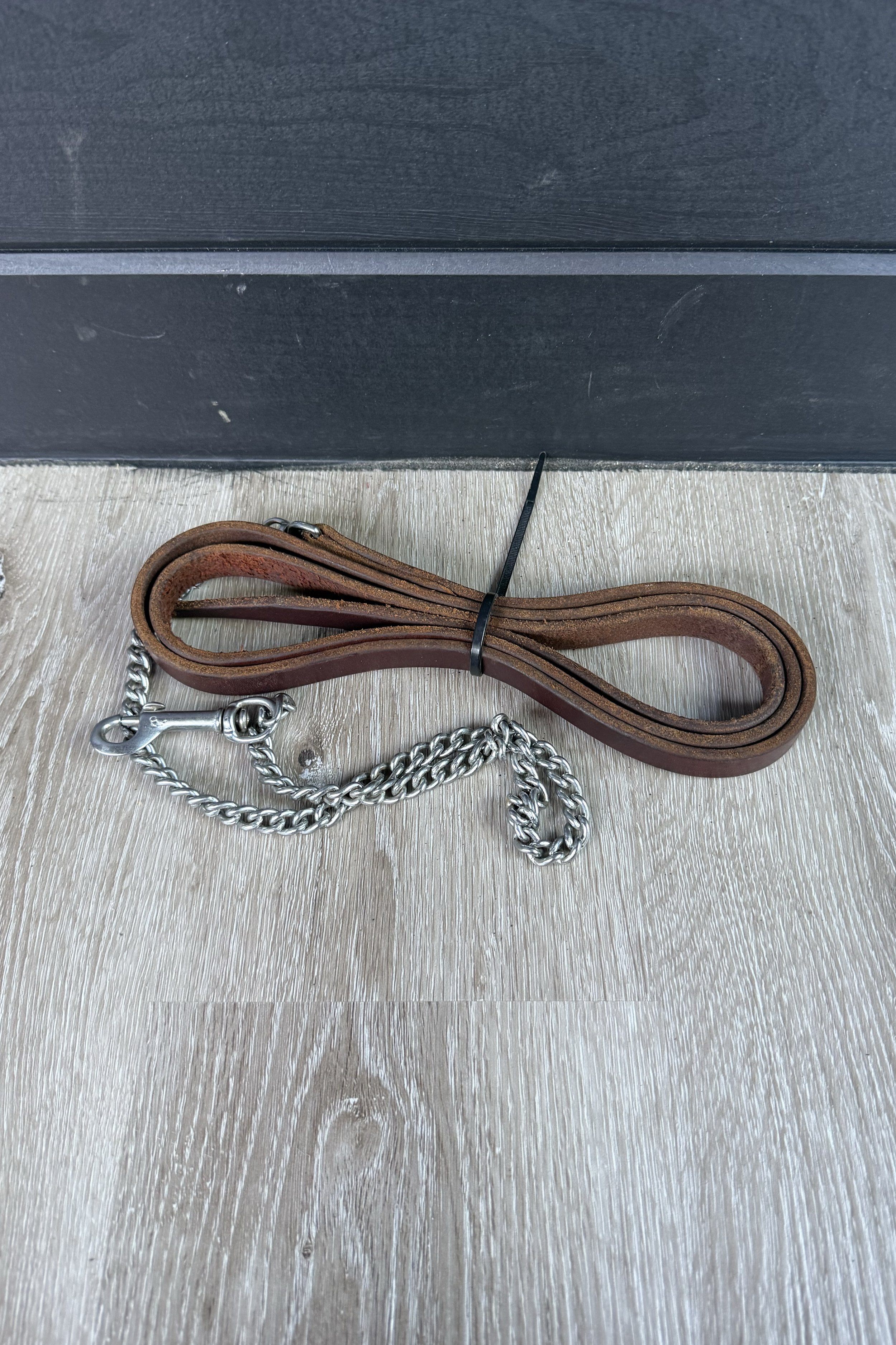 Leather Show Lead With Thin Chain In Oakbark