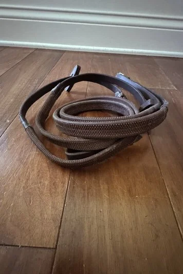 Traditional Small Pimple Rubber Reins In Brown - Full