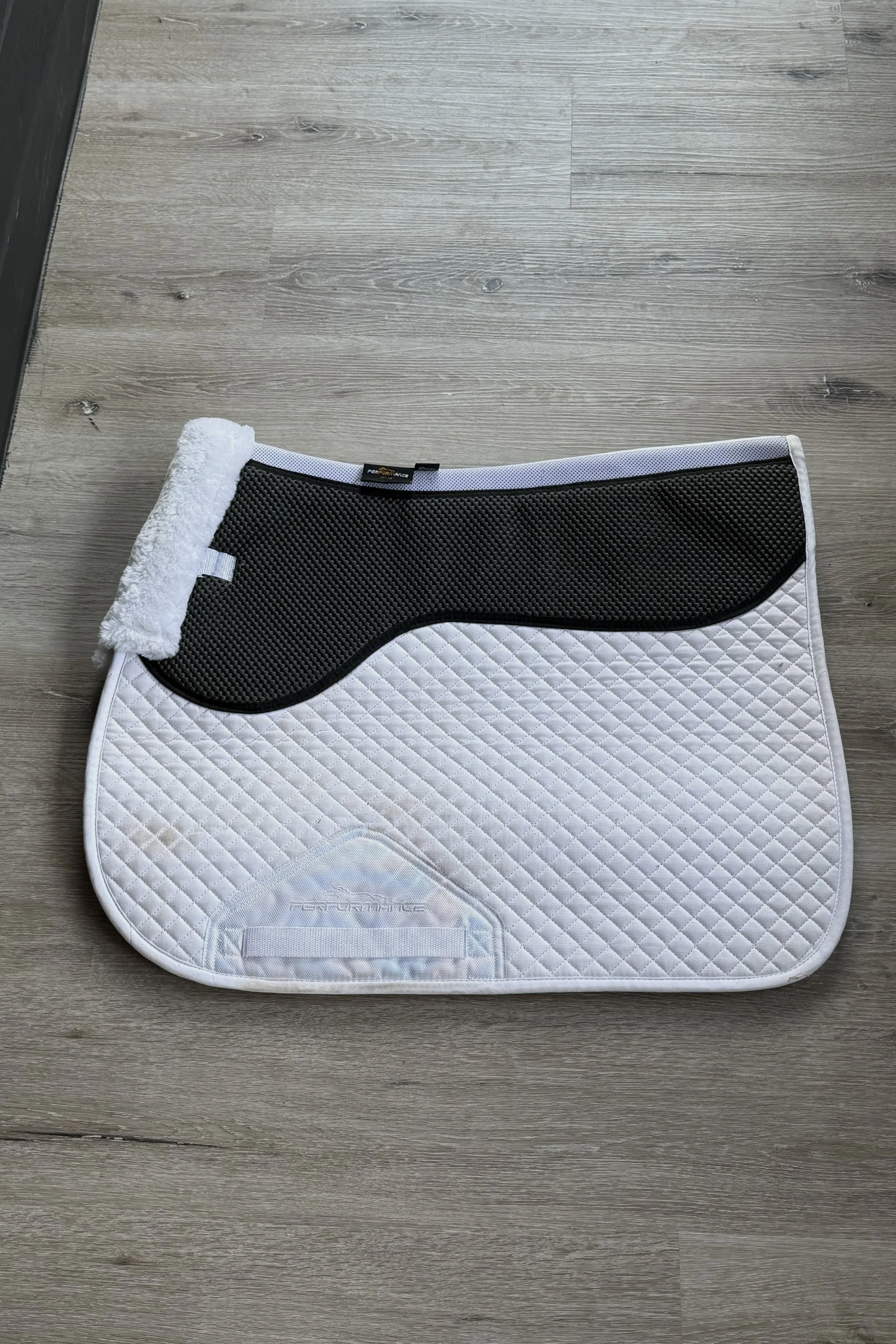 Shires ARMA Soft Grip Dressage Saddle Pad In White & Black - 17-18"