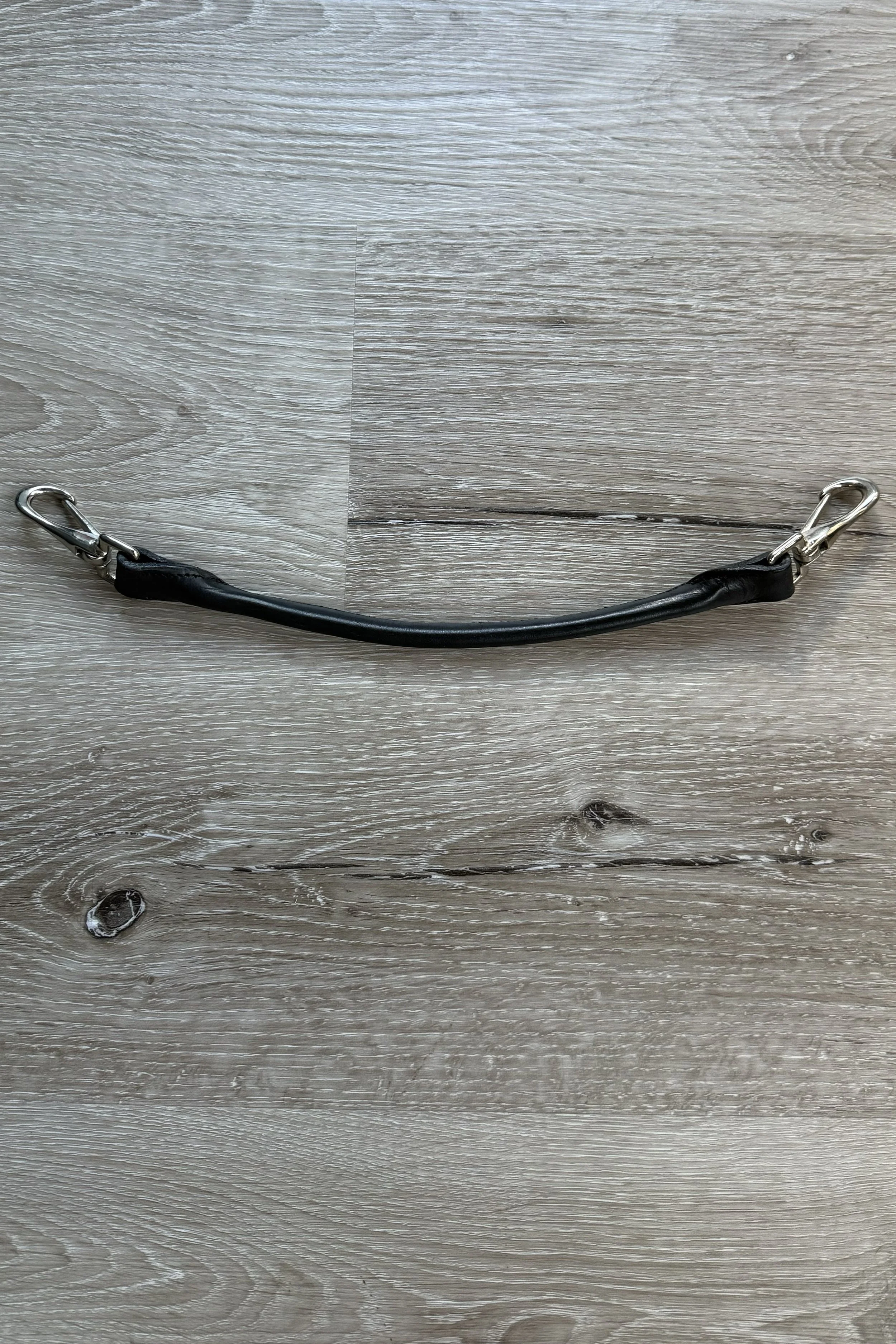 Tory Rolled Grab Strap with Snaps in Black - 14"