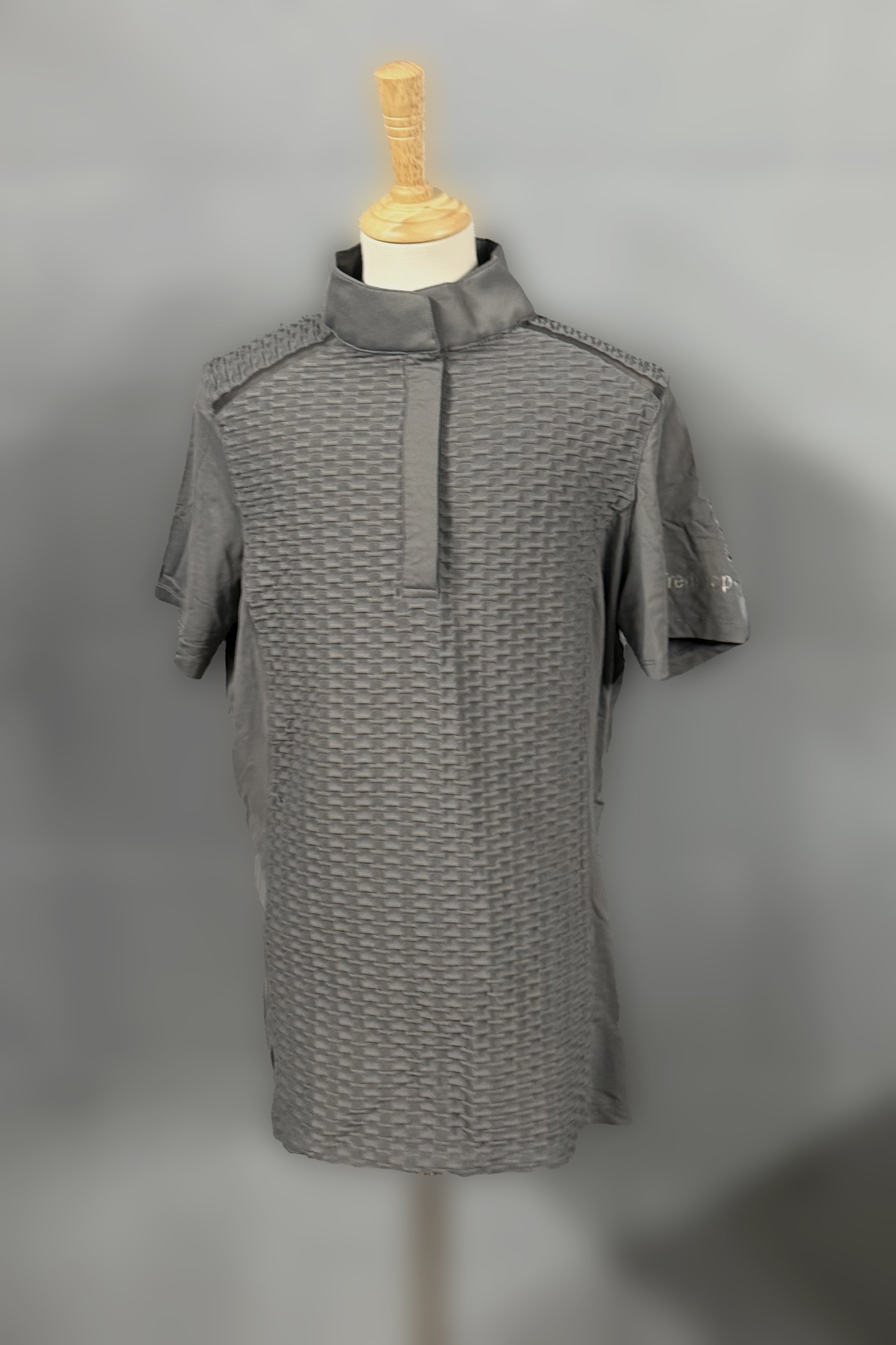 Tredstep Solo Ruffled Short Sleeve Shirt In Grey - Large