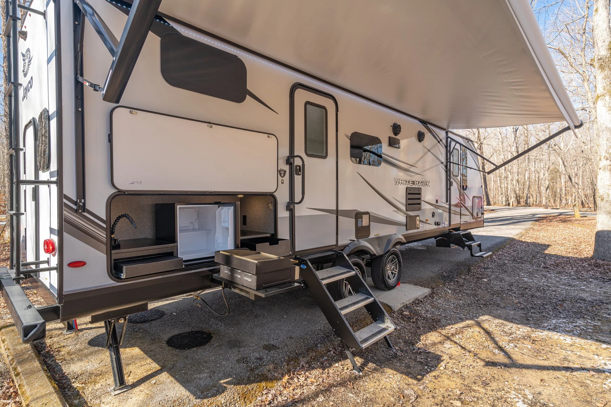 White Hawk 29BH-25.jpg