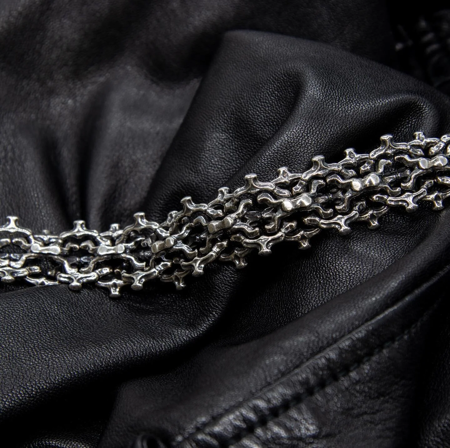 Bone Spur chain

Sterling silver, really want to see this one as a choker so who wants to pay me to make it?
.
.
.
.
.

#jewelry #wierd #mensrings #tatoo #bikerlife #rings #alternative #sterling #scad #earrings #tattoolife #gold #necklace #silver #bi