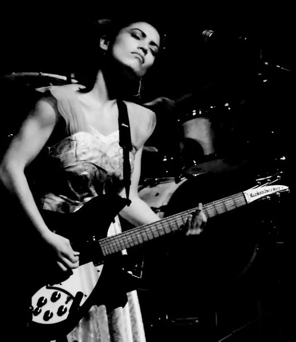 Live performance photograph by Gill Slaughter