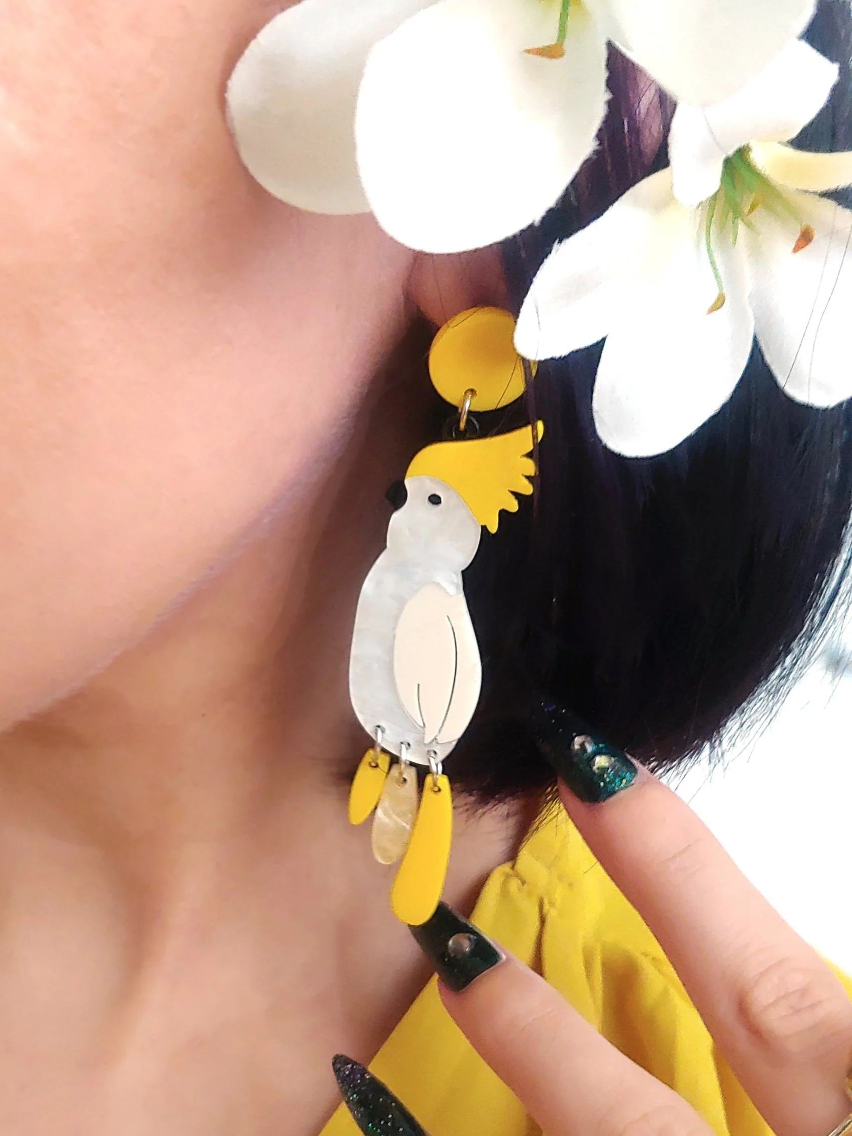 kitschy tropical bird tiki bar tiki pinup cockatoo parrot earrings