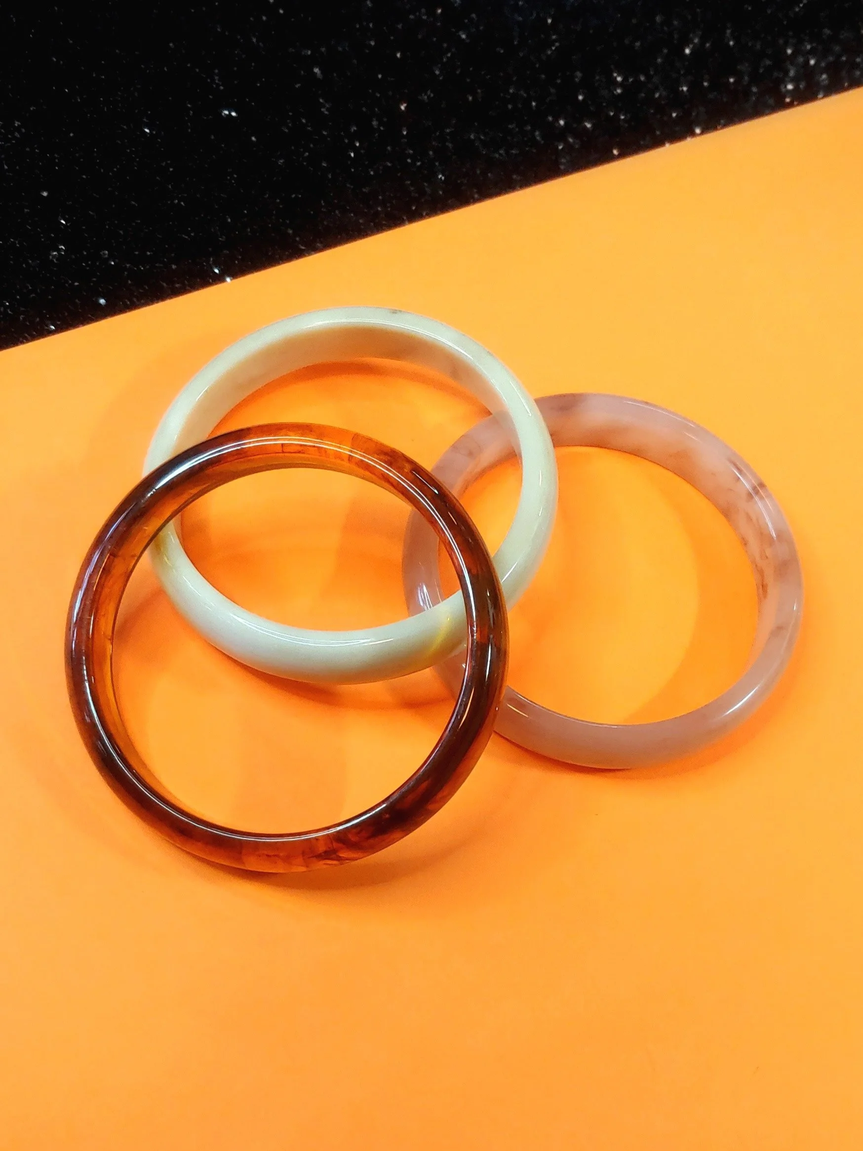 Vintage style acrylic bangle bracelets