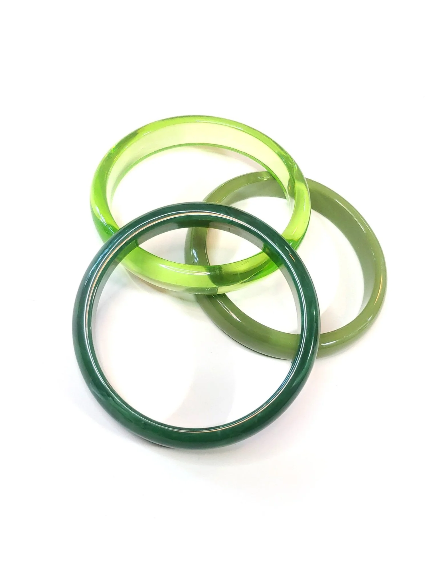 Vintage style acrylic bangle bracelets