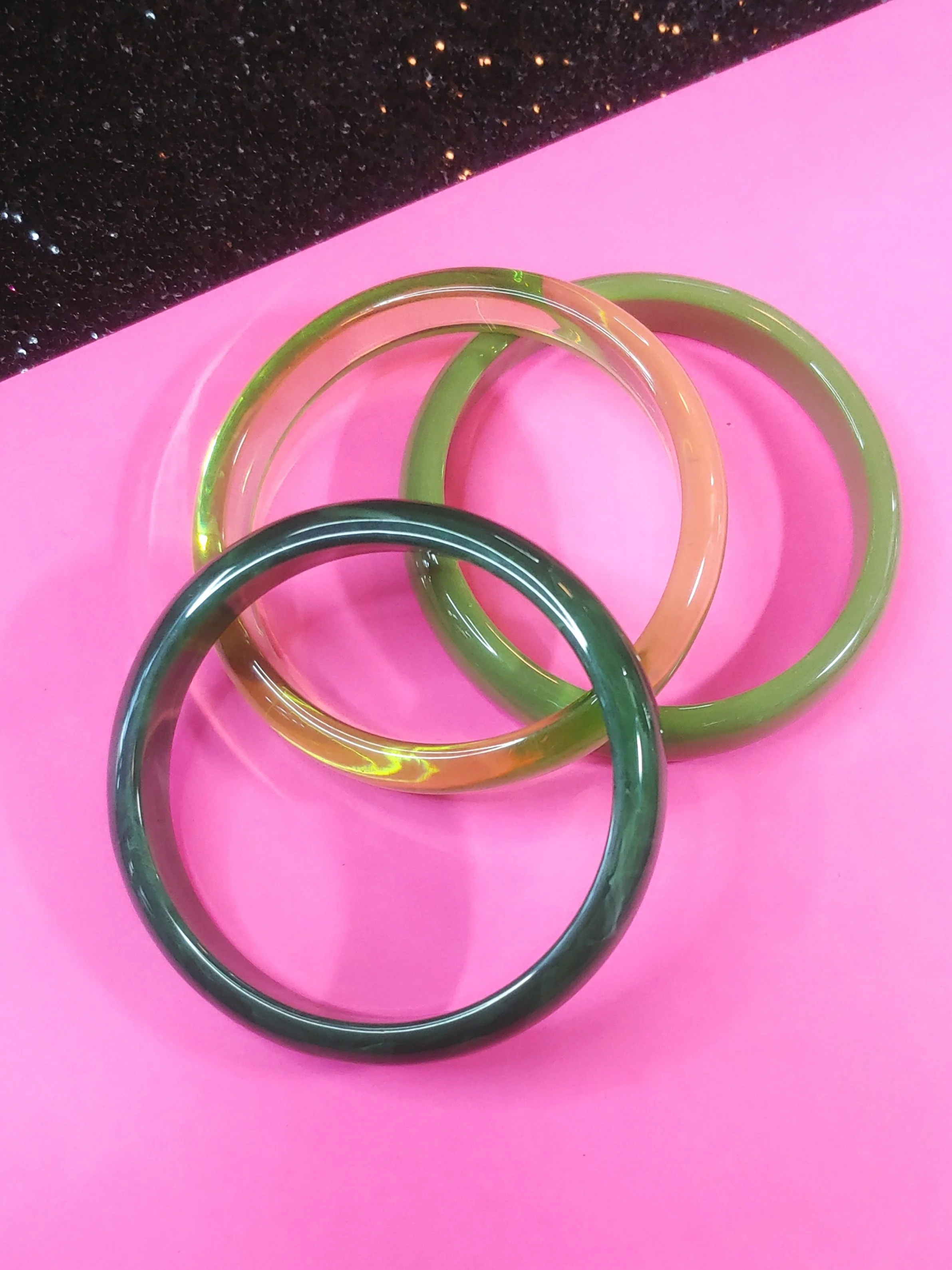 Vintage style acrylic bangle bracelets