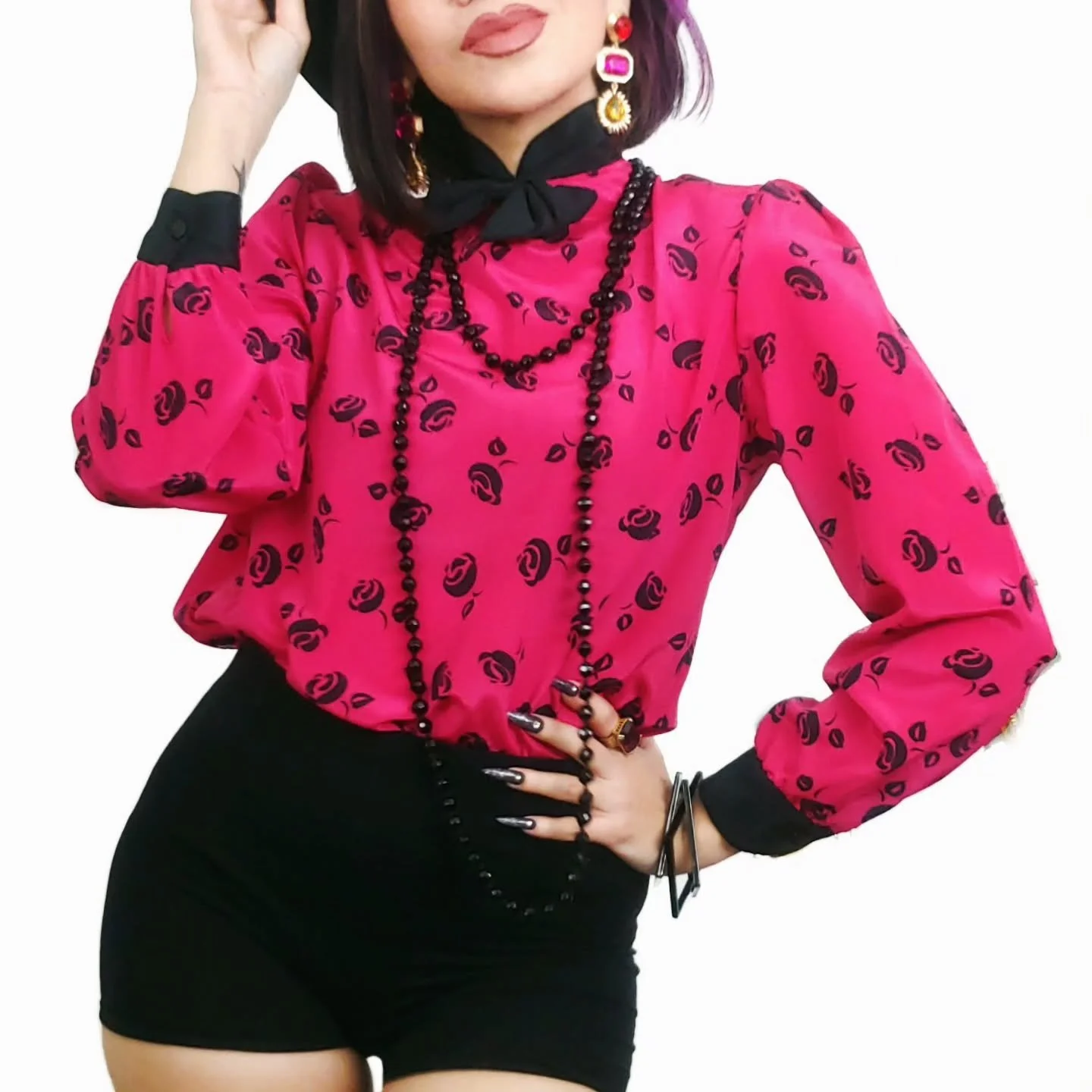 Magenta is my power color! Reminiscing about a vintage gem that was once in my posession. It has long gone off to a new home, but I'll always have the memory. P.S. ACCESSORIZE, people!

Vintage necklace + bangles + contemporary retro-revival earrings