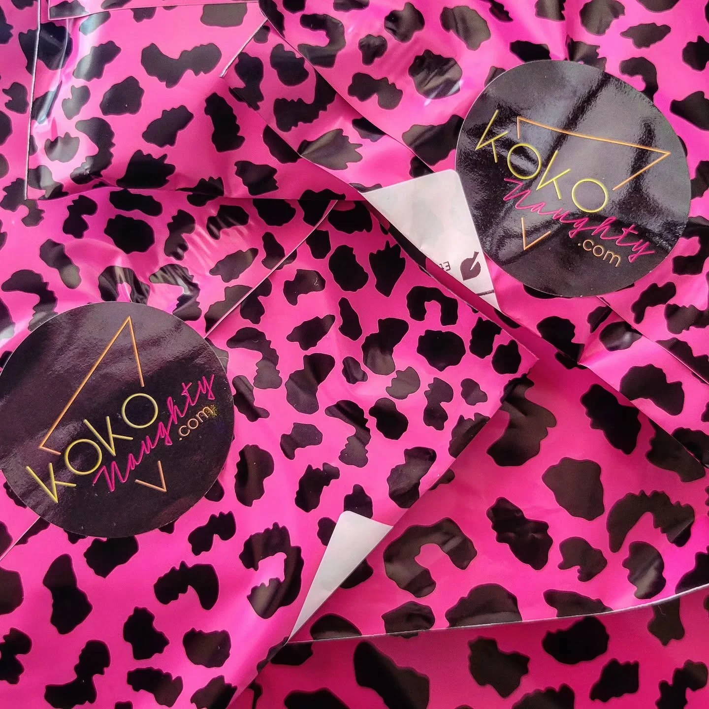 99.99999% chance Koko Naughty packages bring  the boldest vibes to the mail sorting department at the local post office ✨️

#kokonaughty #iamkokonaughty #vintageshop #80saesthetic #80svibes
