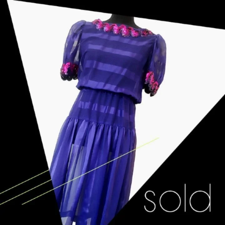 This funky gal went off to her new home! (The dress, not me). Much love to you Kokonuts for seeing the vision in my shop. Bold and fearless, bébé ✨️
#kokonaughty #iamkokonaughty #maximalistfashion #dopaminedressing #clowncore #wearethe