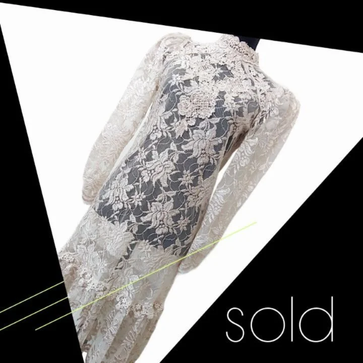 Ghost bride FABoOoOOoOOlessness. Gahhhd I LOVED having this dress in my inventory closet! Off she goes to spread her spookery. Bye, boo!

#kokonaughty #iamkokonaughty #vintageshop #vintageclothing #vintageaesthethic #whitegoth #ghostbride #victoriang