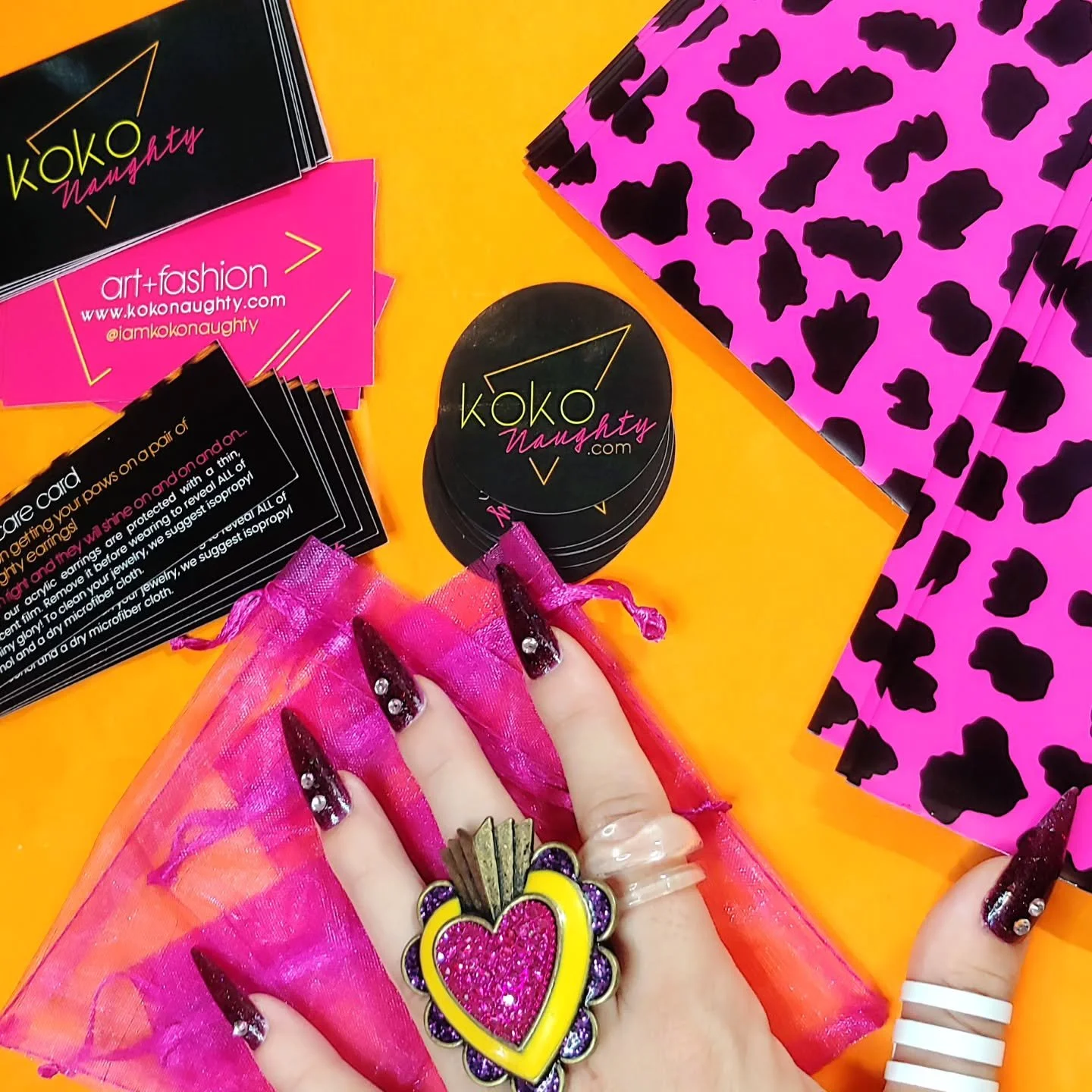 Listen, sleek + chic minimalism is fantastic. Truly. It's not boring if executed well, buuuuuuut we don't speak that language here. Packaging each order is always a good time because LOOKIT THESE FRIGGIN' COLORS! *sigh* I love my shop ✨️

#kokonaught