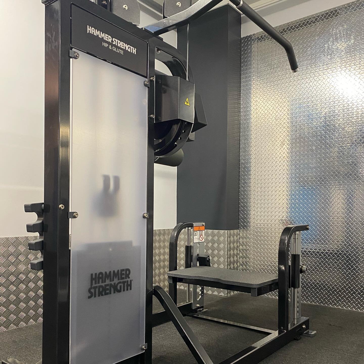 Hammer Strength Hip &amp; Glute Machine! So many ways to use this beast 💪🏽 Ask us for a demo or scan the QR code for a full YouTube demo 🤩🤩🤩 #newtoys #hammerstrength #hipandglute #oceanblueclub #wegotyou