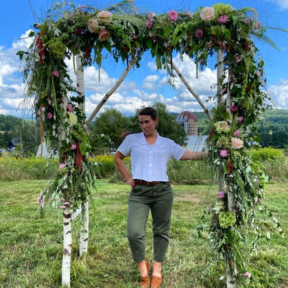 Thanks so much @lelizgold for sharing this pic of an arbor installation we did for the lovely @jamiewatercolors last month over in Jericho. The awesome venue, the wonderful people, and the stunning flowers made for an unforgettable occasion ❤️