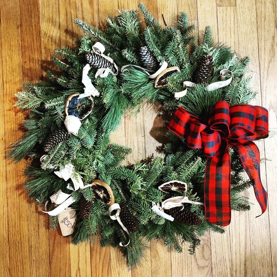 It's almost that time again! Follow the link in my bio to pre-order your holiday wreath today! Feel free to message me with any questions ⛄