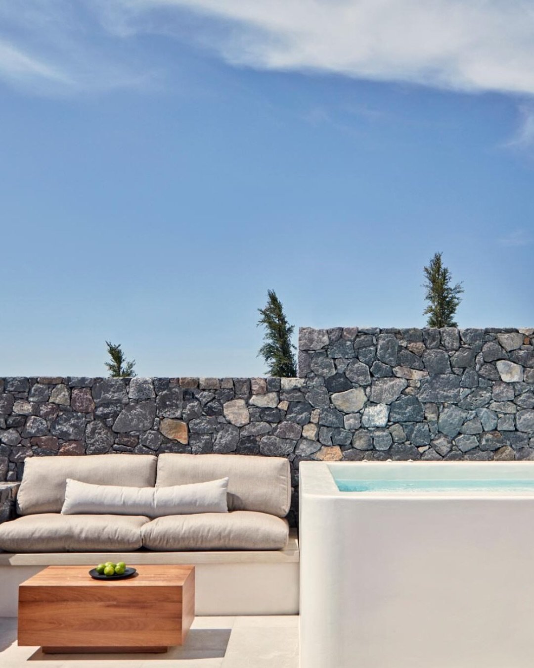 Where family-friendly meets five-star. ⭐️

If you&rsquo;re heading to Santorini with kids or teens in tow, @canavesepitome might just be the perfect stay.

Perched above the Aegean Sea with unobstructed sunset views, this serene retreat offers spacio