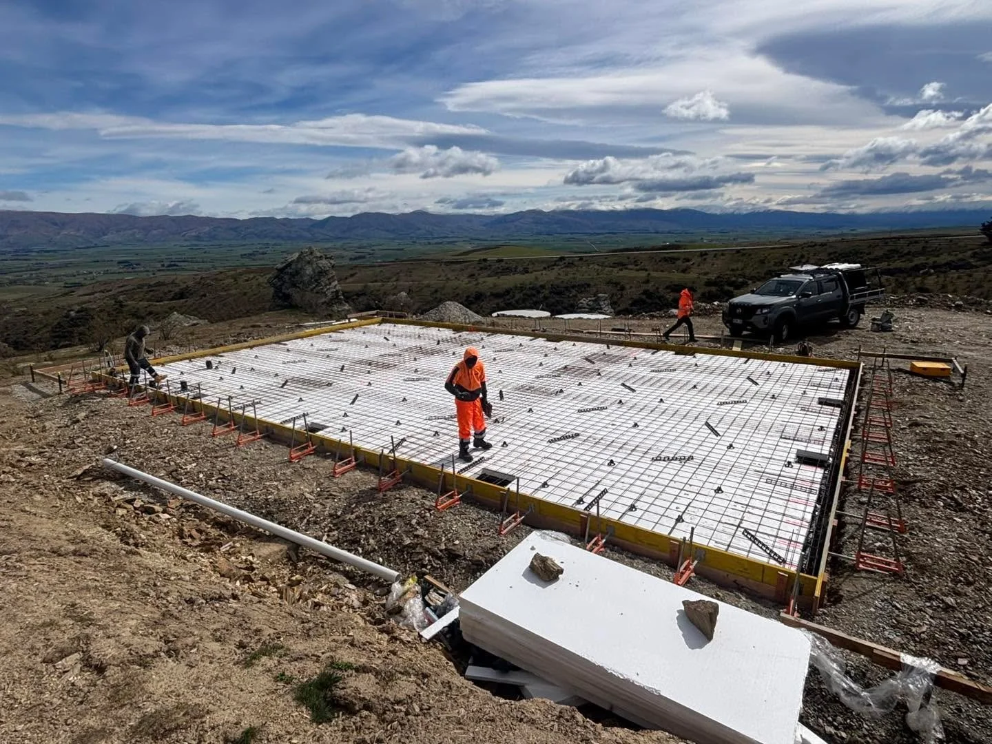 Ophir slab prep underway! 🏔️
It&rsquo;s been a true display of Central Otago weather on this project, we&rsquo;ve had rain, snow, and sun 🌦️❄️☀️
The boys have just kept cracking on, no dramas. 🎭Couple of soggy socks, a few dodgy jokes, and we&rsqu