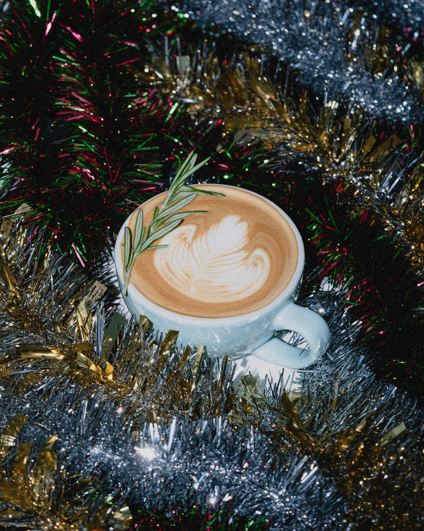 Colder days are finally here 😍🥳

Warm up with our seasonal Rosemary Vanilla Latte! Delicious espresso, house-made rosemary vanilla syrup, and all the cozy vibes ☕️

#coffee #coffeeshop #beaumont #beaumonttx #hotcoffee #cafe