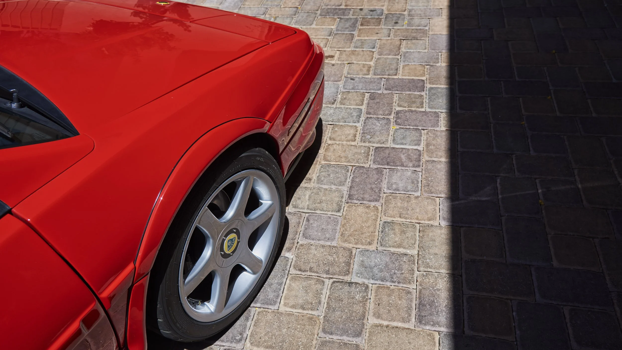 LOTUS_ESPRIT_V8TT_HERO_2.jpg